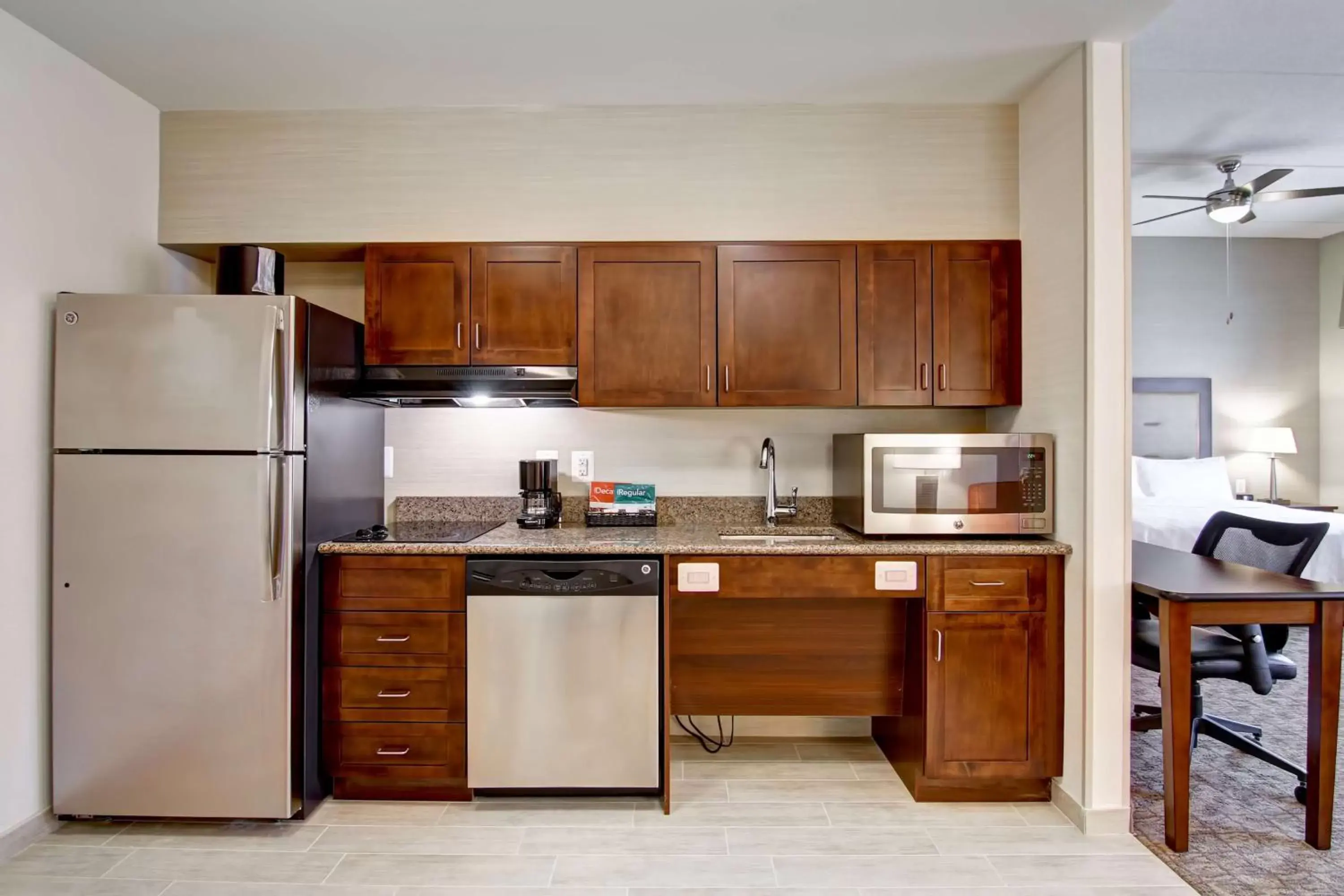 Kitchen or kitchenette, Kitchen/Kitchenette in Homewood Suites by Hilton Woodbridge