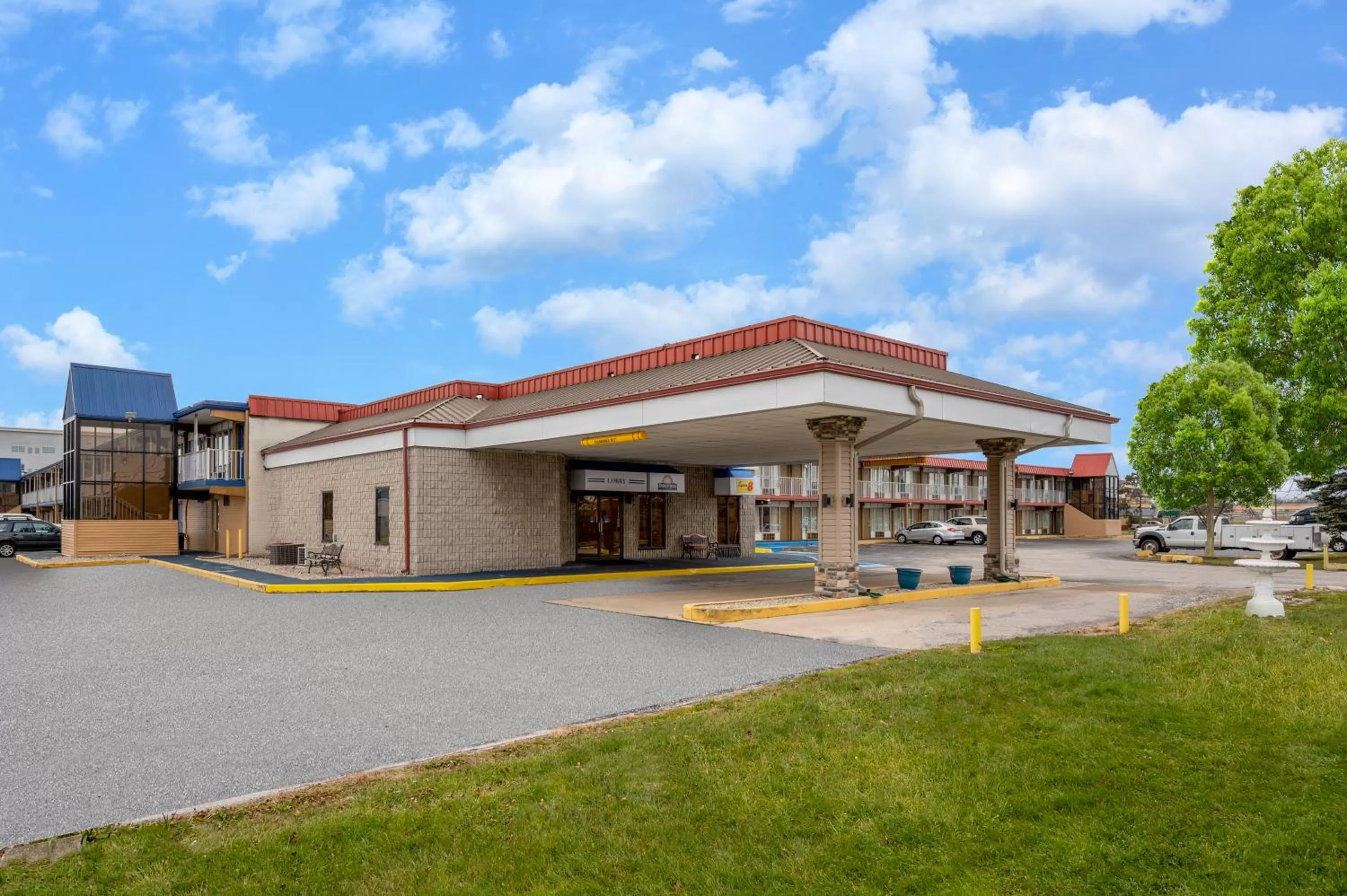 Property building in Super 8 by Wyndham Perrysburg-Toledo