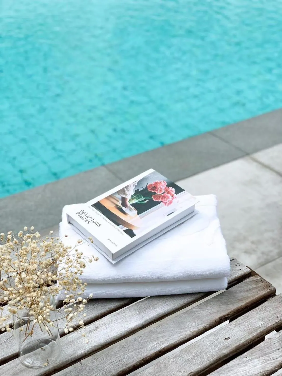 Swimming pool in Watana Hotel