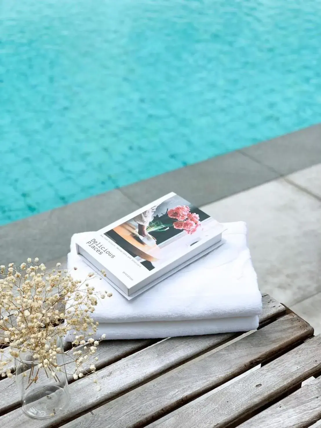 Swimming pool in Watana Hotel Swimming pool in Watana Hotel