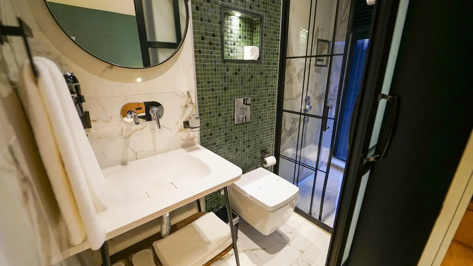 Bathroom in Fragments Hotel