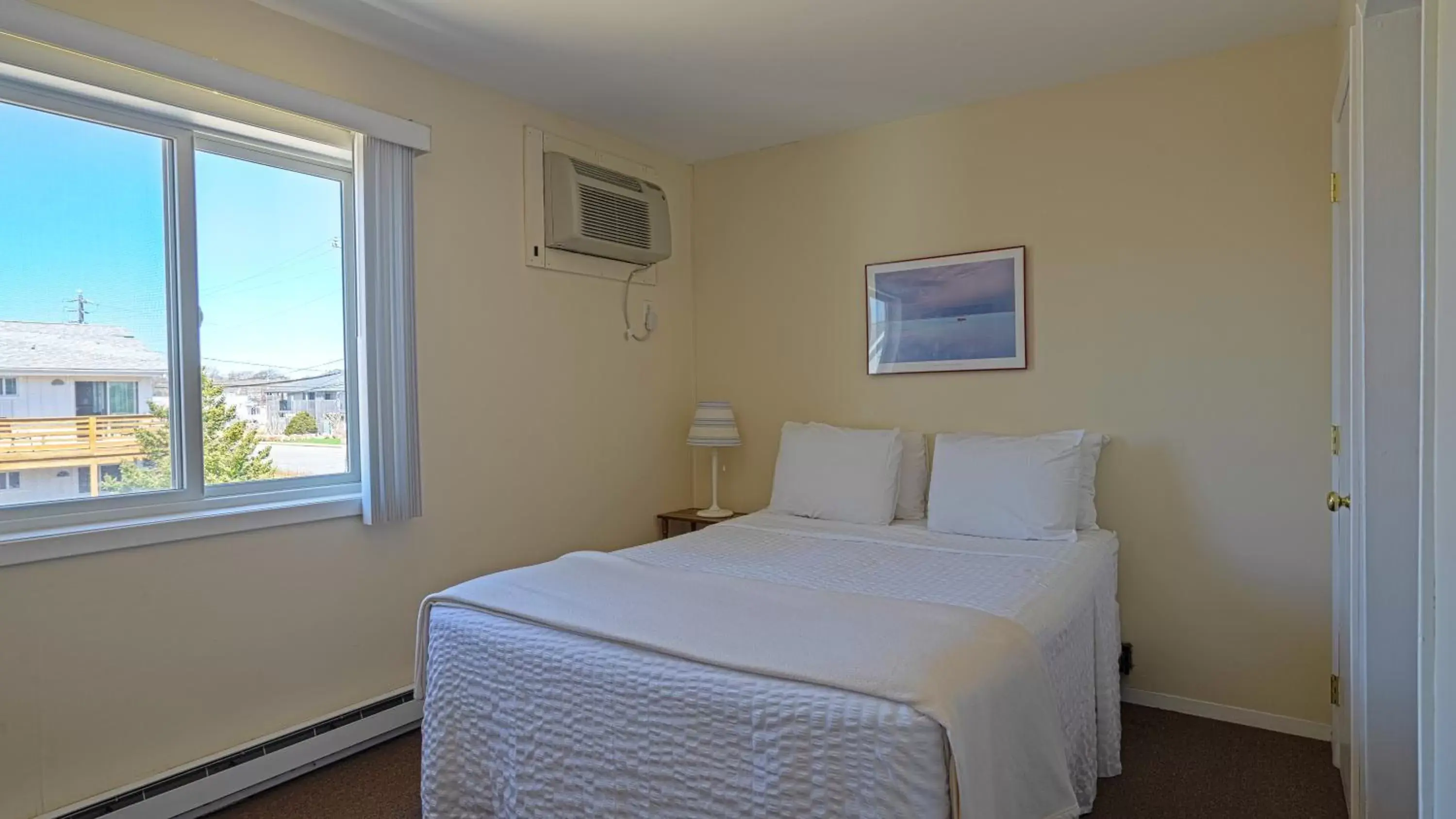 Bed in Montauk Oceanside Suites