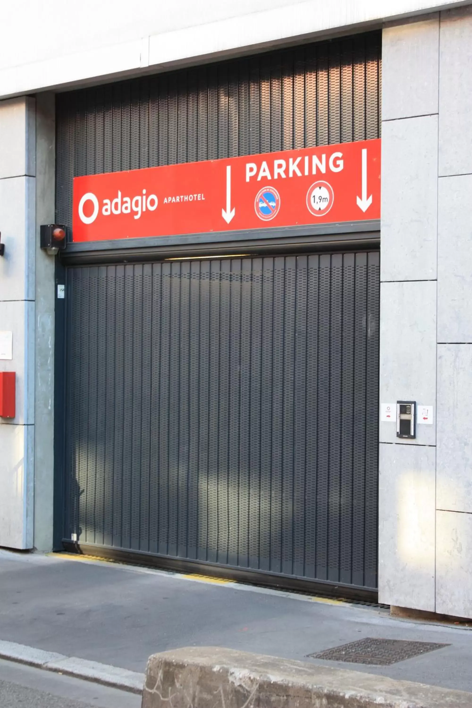 Parking, Property Logo/Sign in Aparthotel Adagio Lyon Patio Confluence