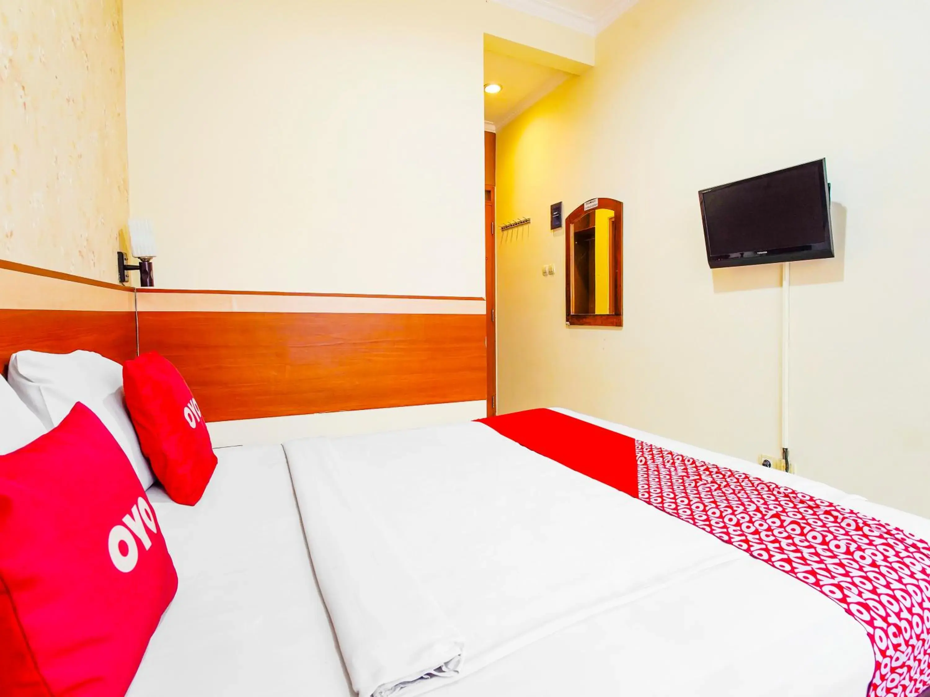 Bedroom, Bed in OYO Collection O 91297 Hotel Sakura Bedroom, Bed in OYO Collection O 91297 Hotel Sakura