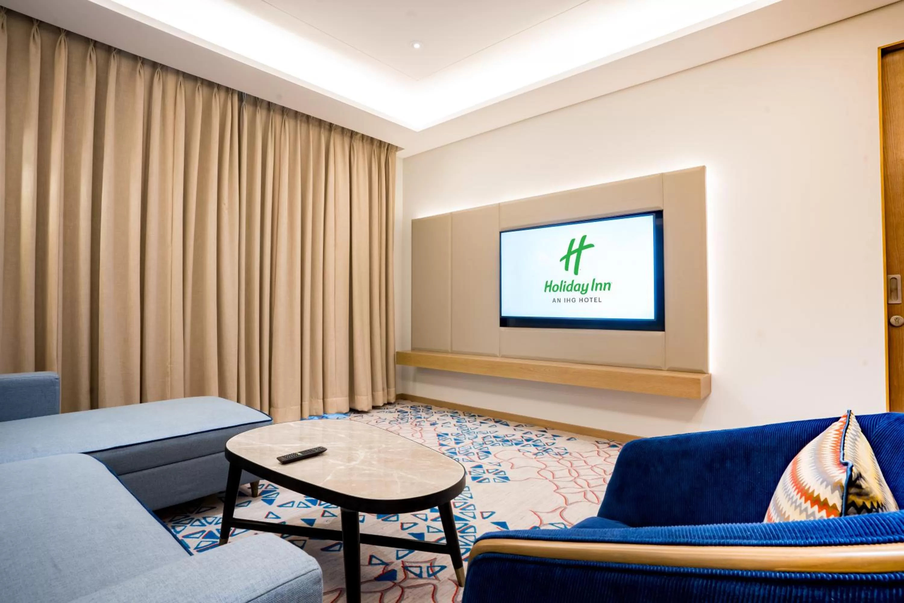 Communal lounge/ TV room in Holiday Inn Lucknow Airport by IHG