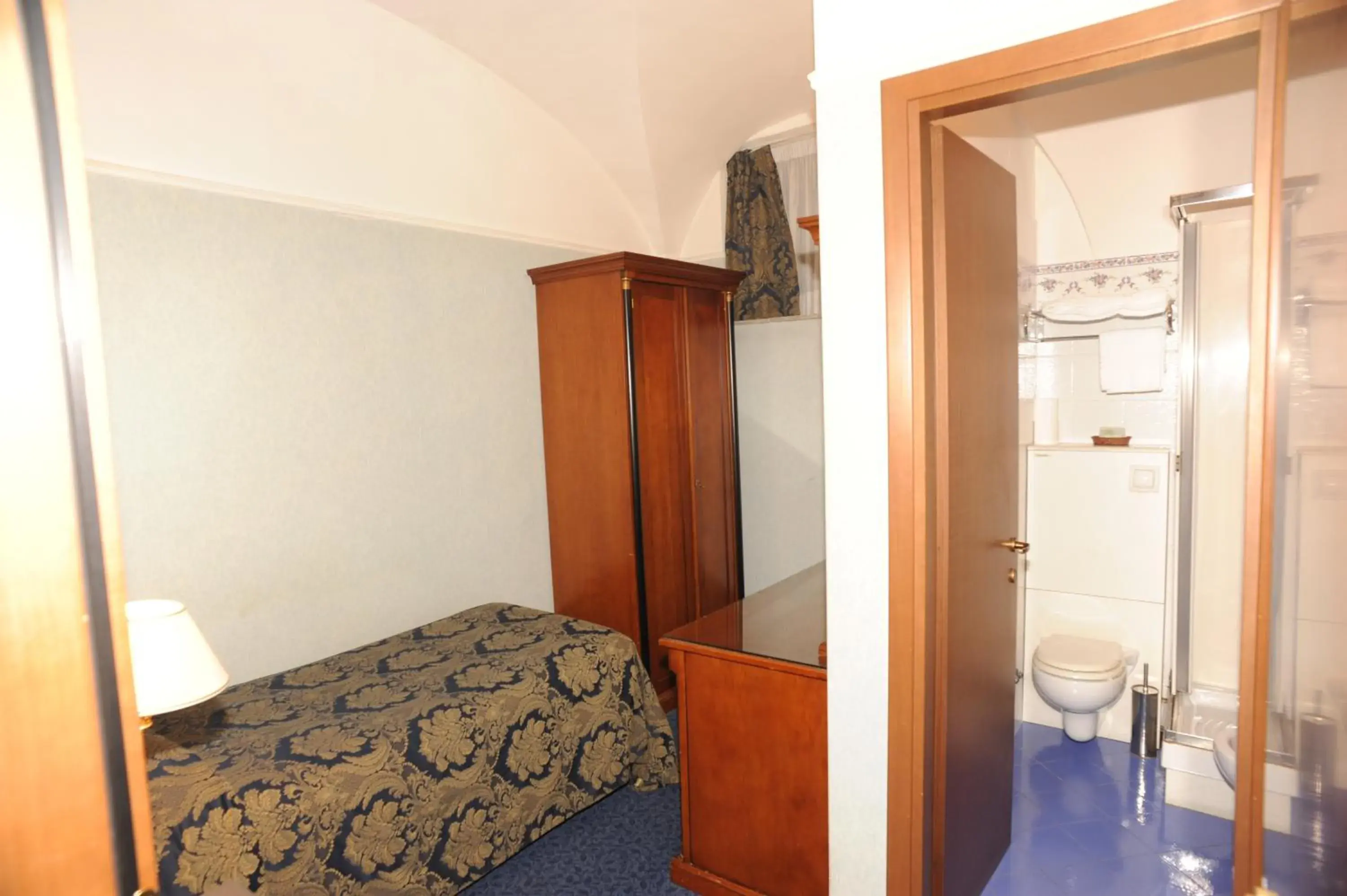 Bedroom, Bathroom in Hotel Silva