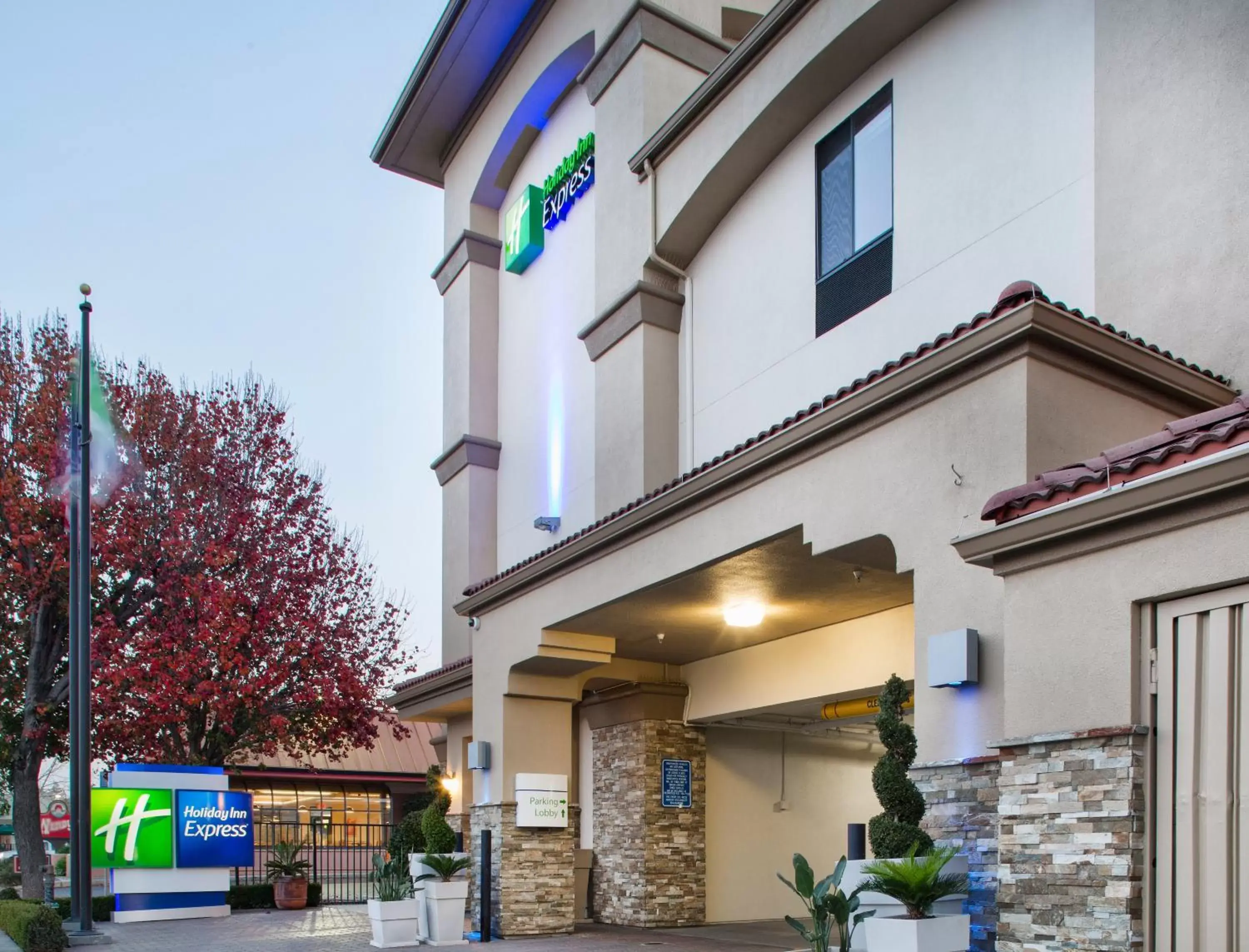 Property Building in Holiday Inn Express Redwood City Central, an IHG Hotel