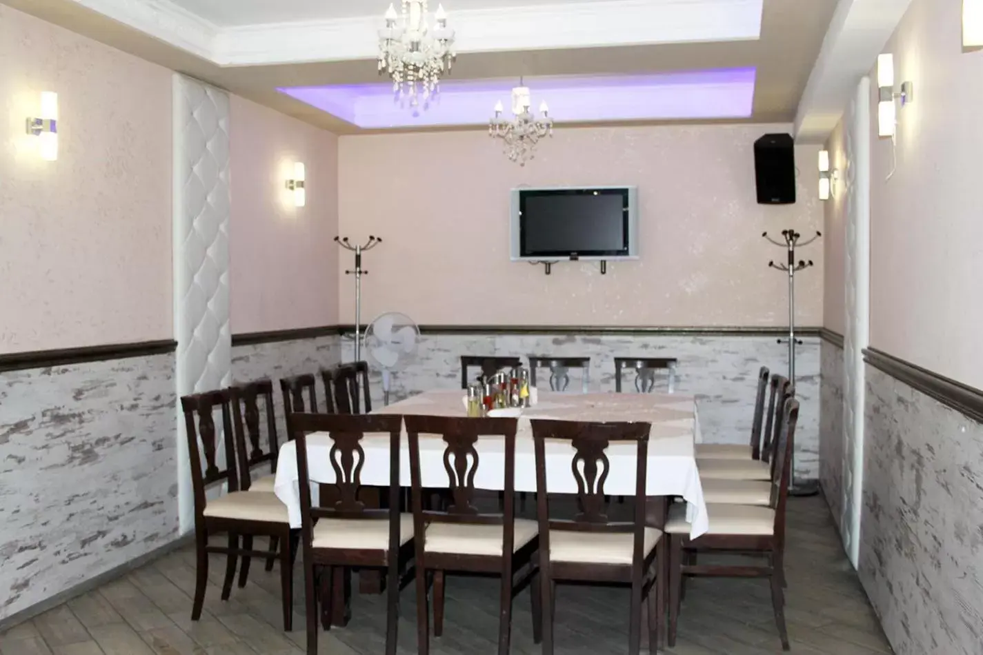 Restaurant/places to eat, Dining Area in Hotel Zeus