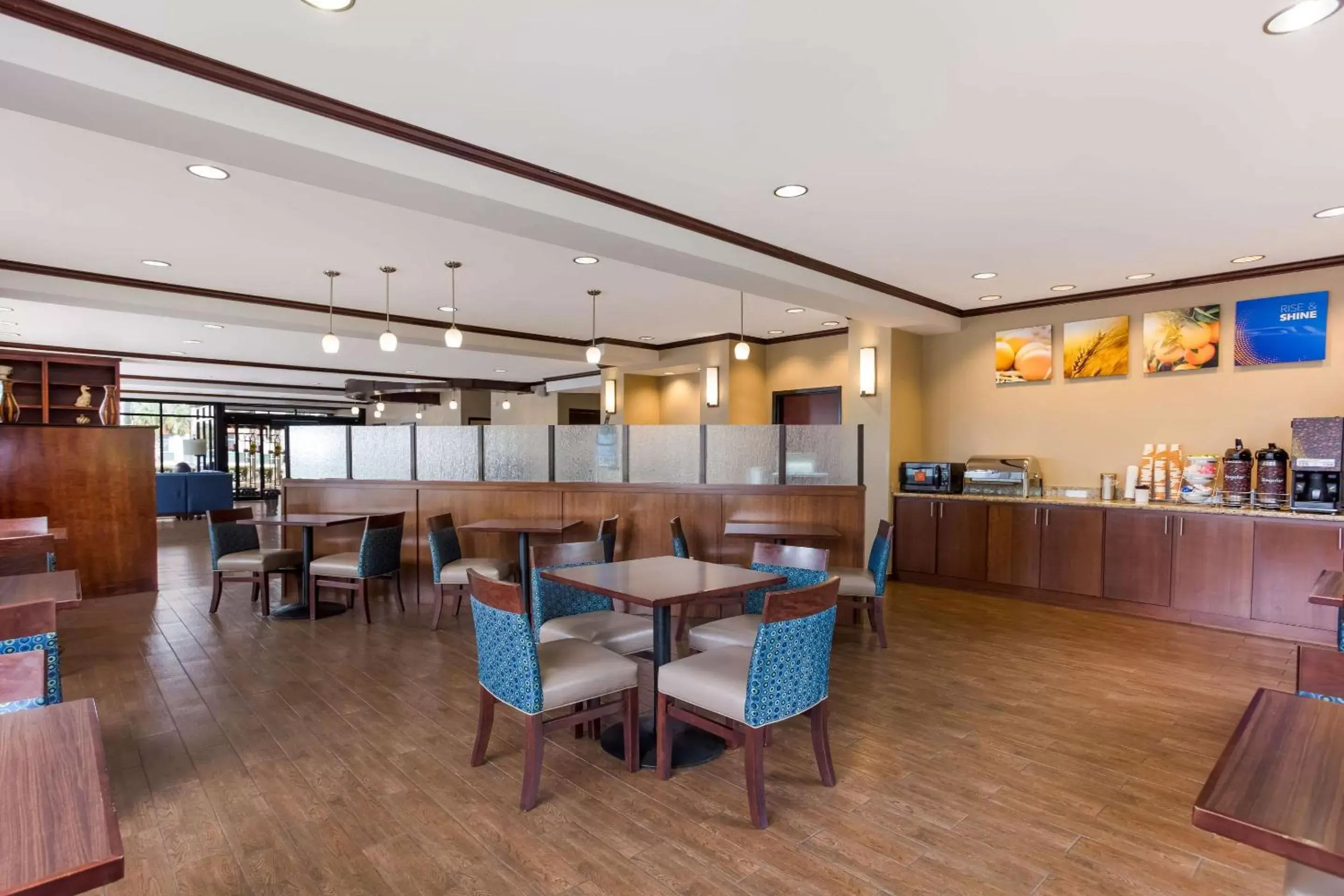 Breakfast, Restaurant/Places to Eat in Comfort Suites North Mobile