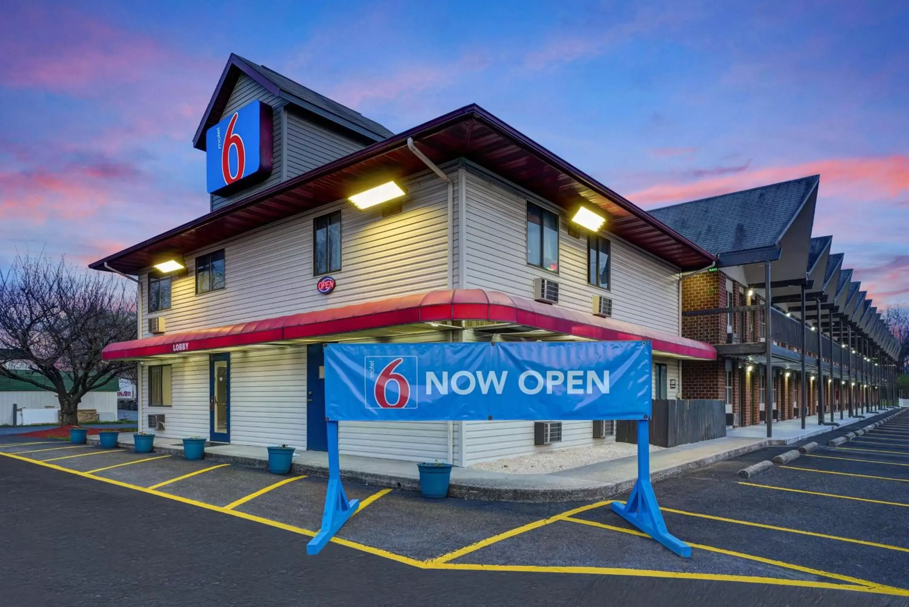 Property building in Motel 6 Carlisle, PA - Cumberland Valley