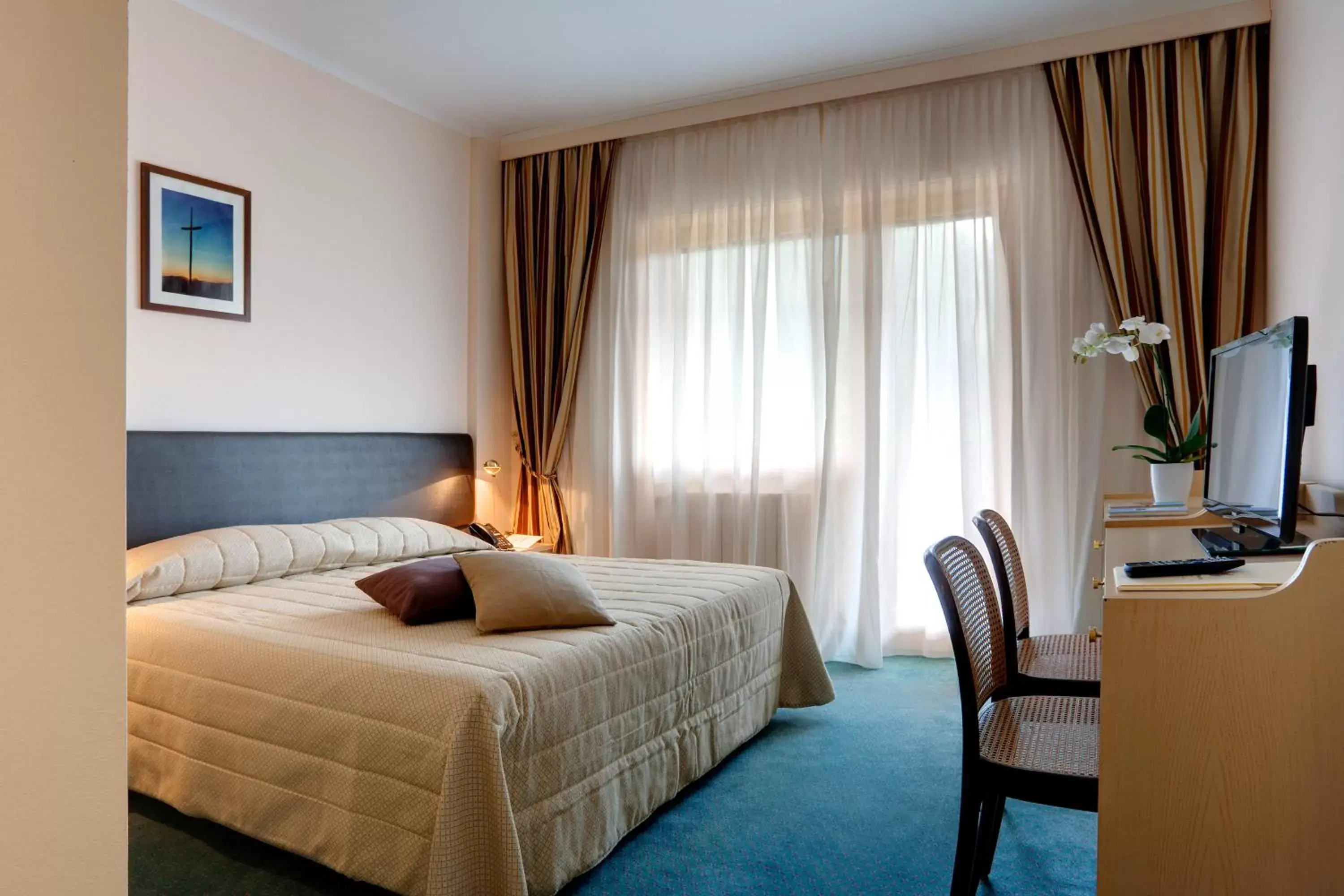 Photo of the whole room, Bed in Grand Hotel Presolana