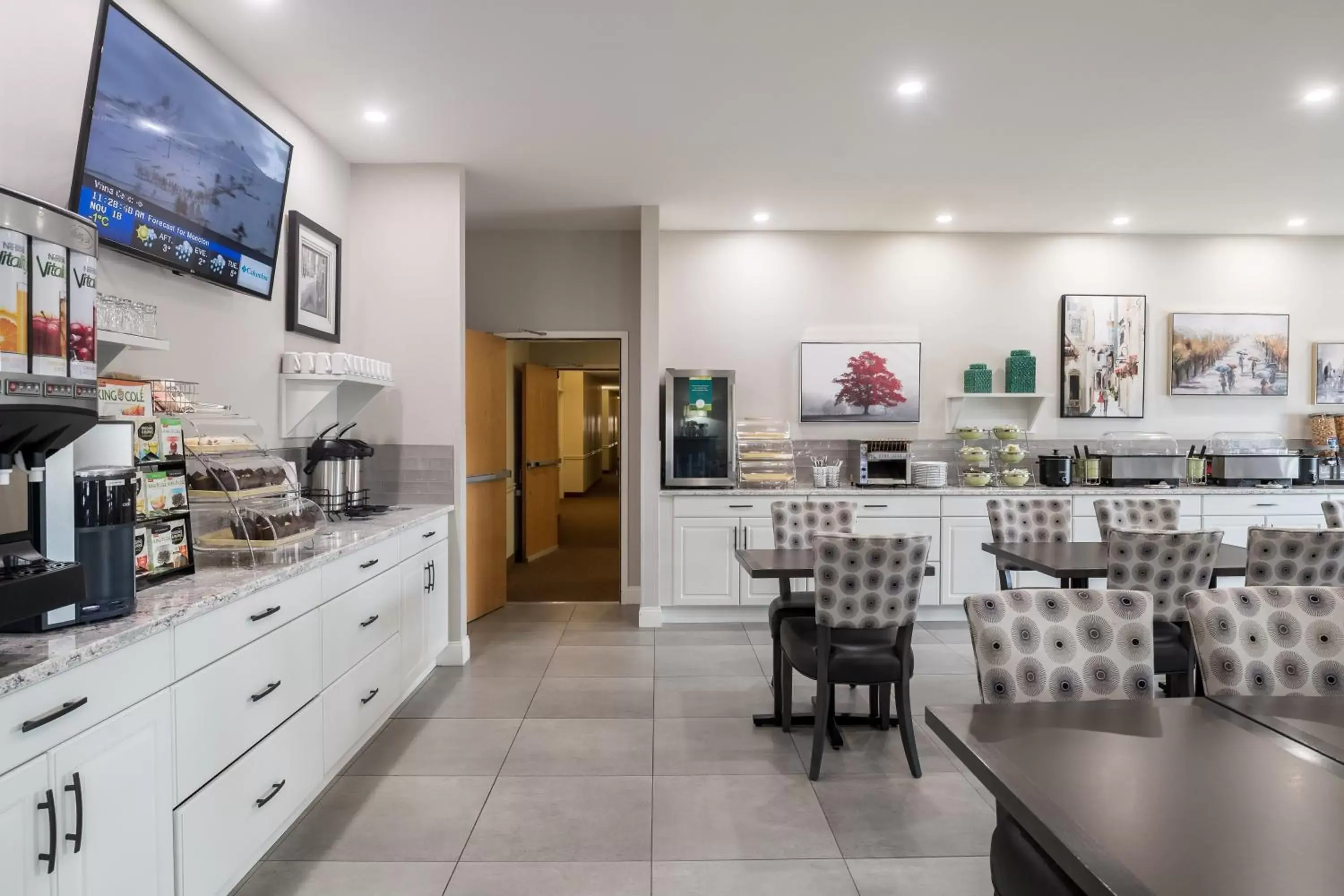 Breakfast in Amsterdam Inn & Suites Moncton Breakfast in Amsterdam Inn & Suites Moncton