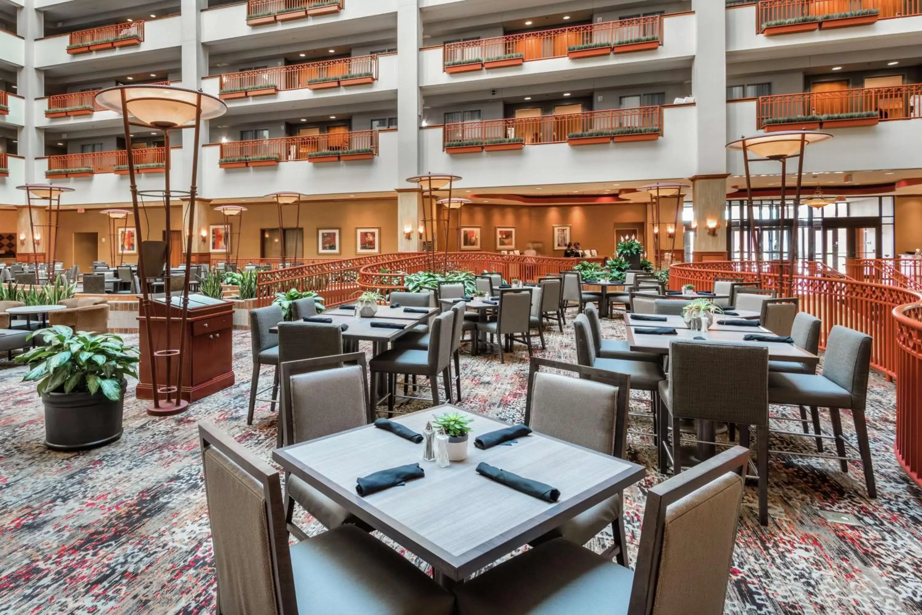 Lobby or reception, Restaurant/Places to Eat in Embassy Suites by Hilton Saint Louis Saint Charles