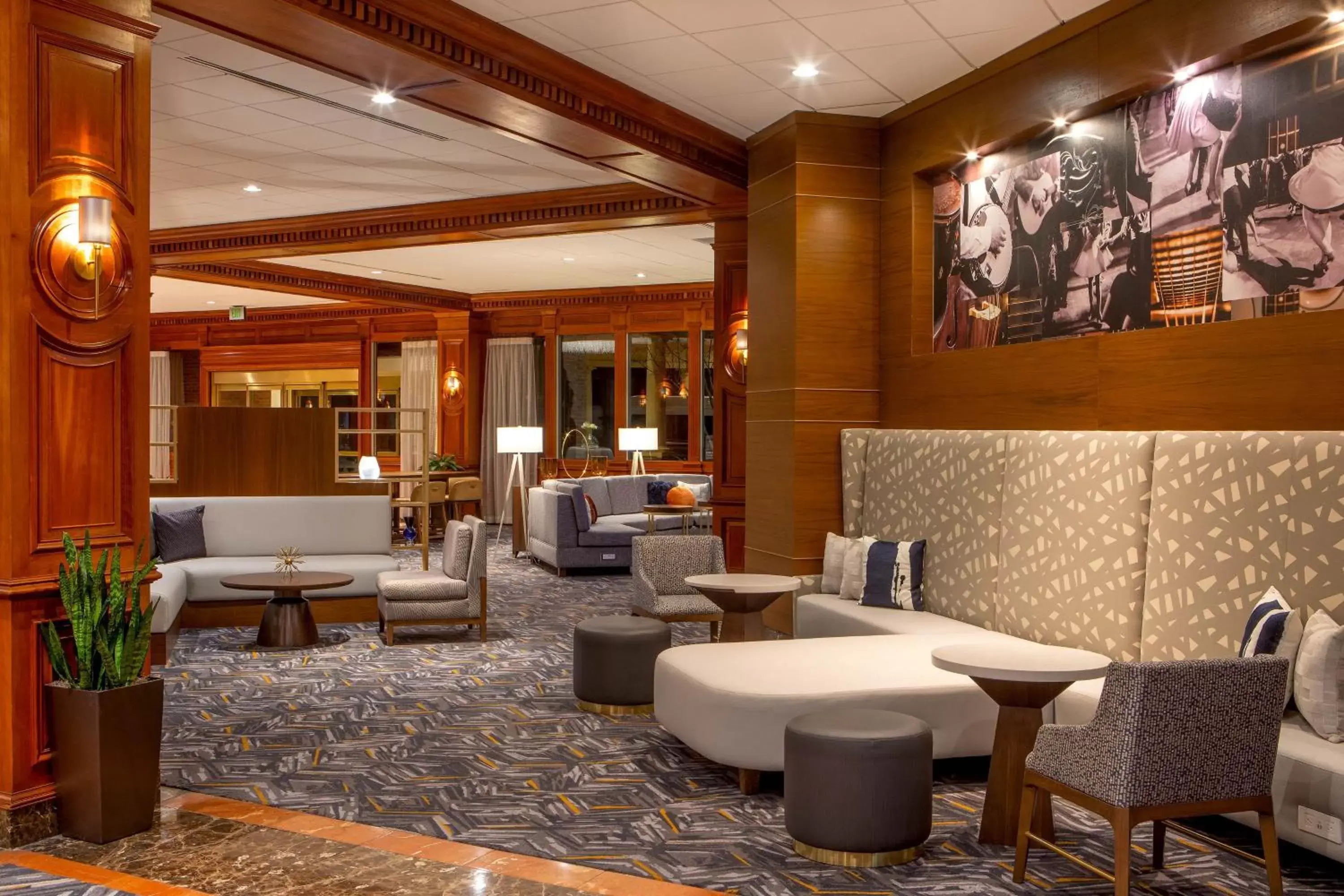 Lobby or reception, Lounge/Bar in Sheraton Music City Nashville Airport