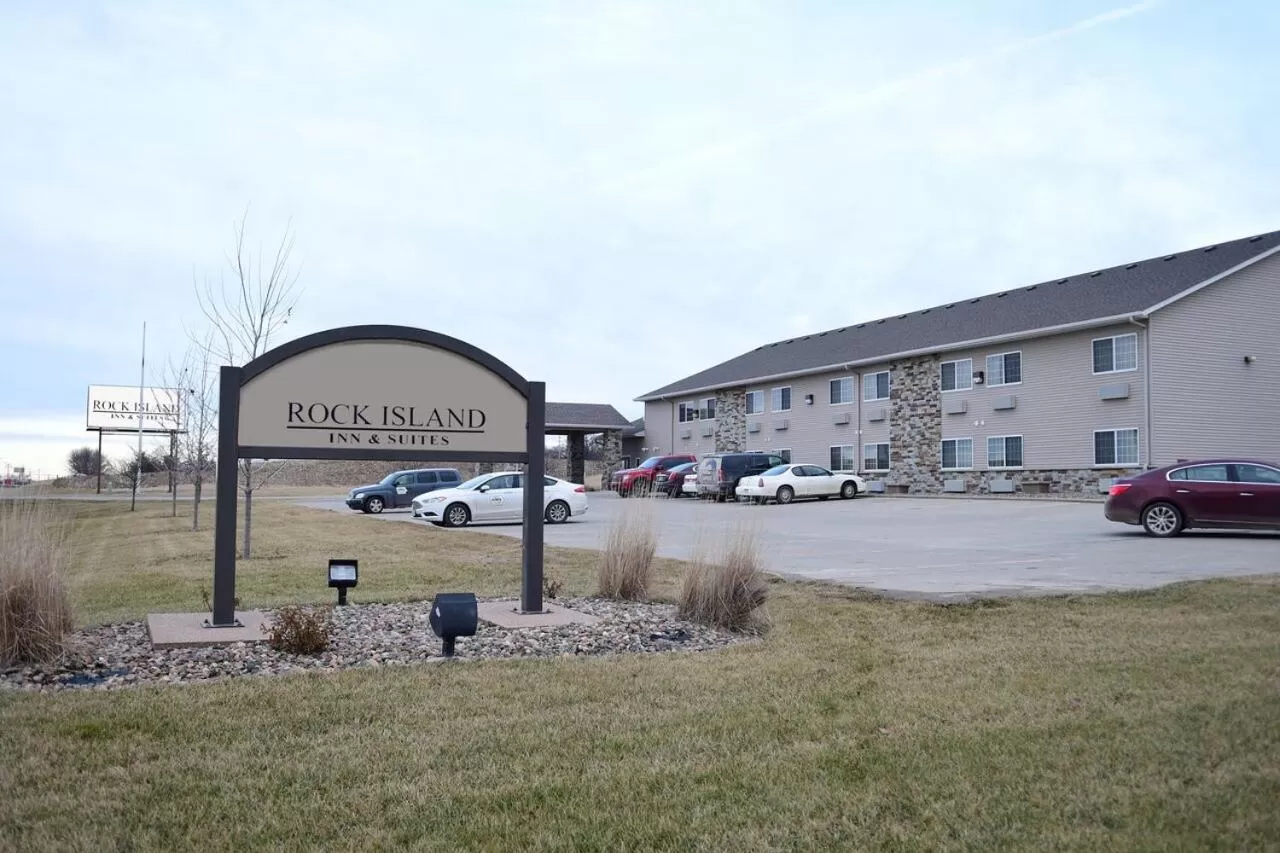 Property building in Rock Island Inn & Suites