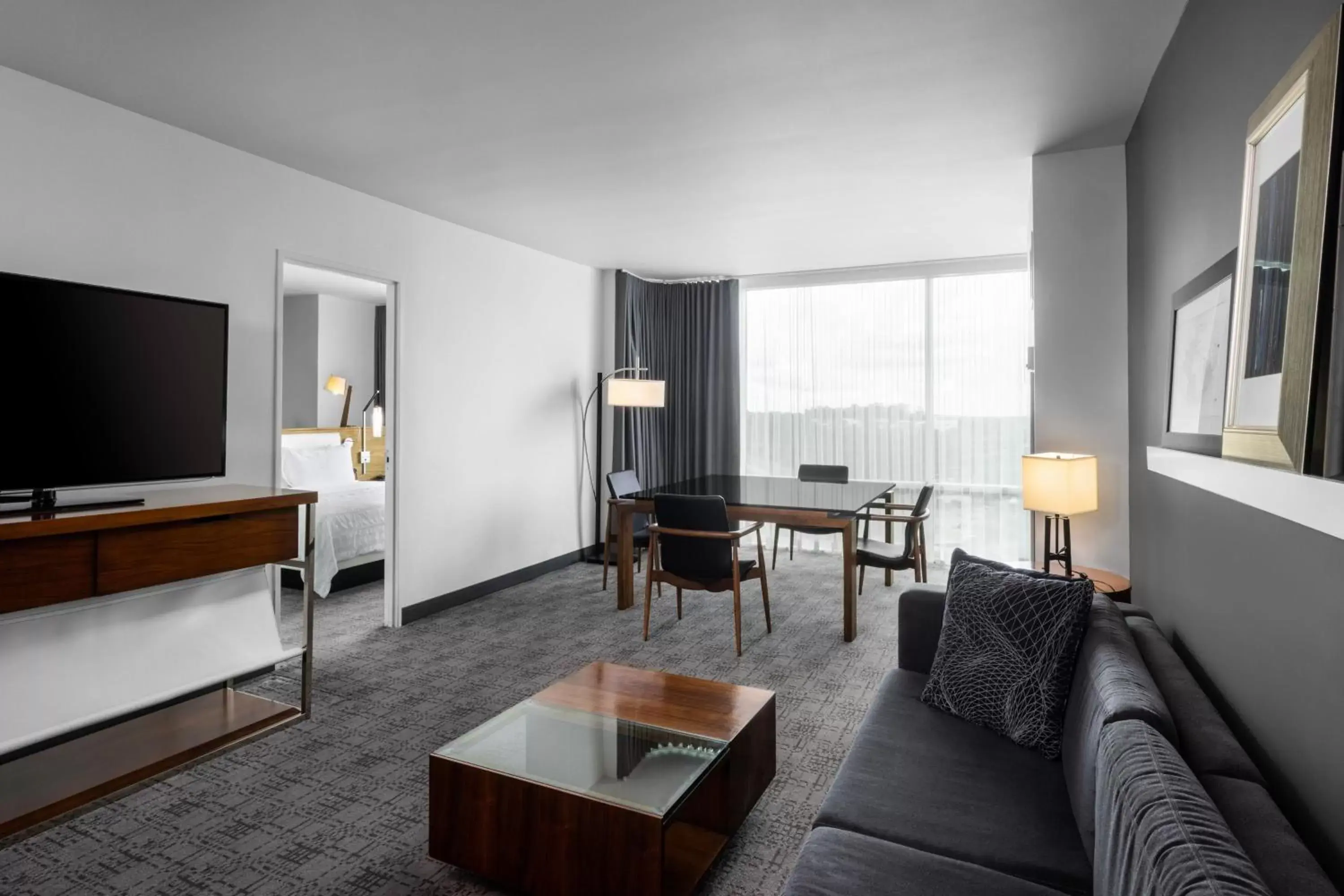 Living room, Seating Area in Le Meridien Atlanta Perimeter