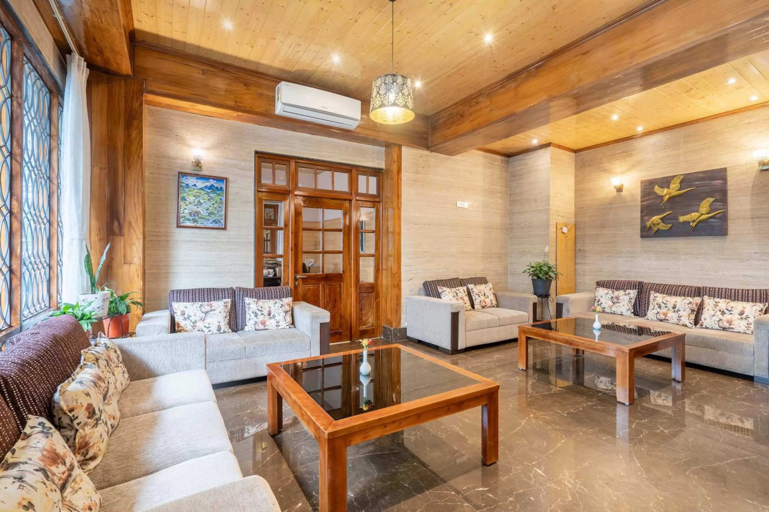 Lobby or reception, Seating Area in Summit Alpine Abode Hotel