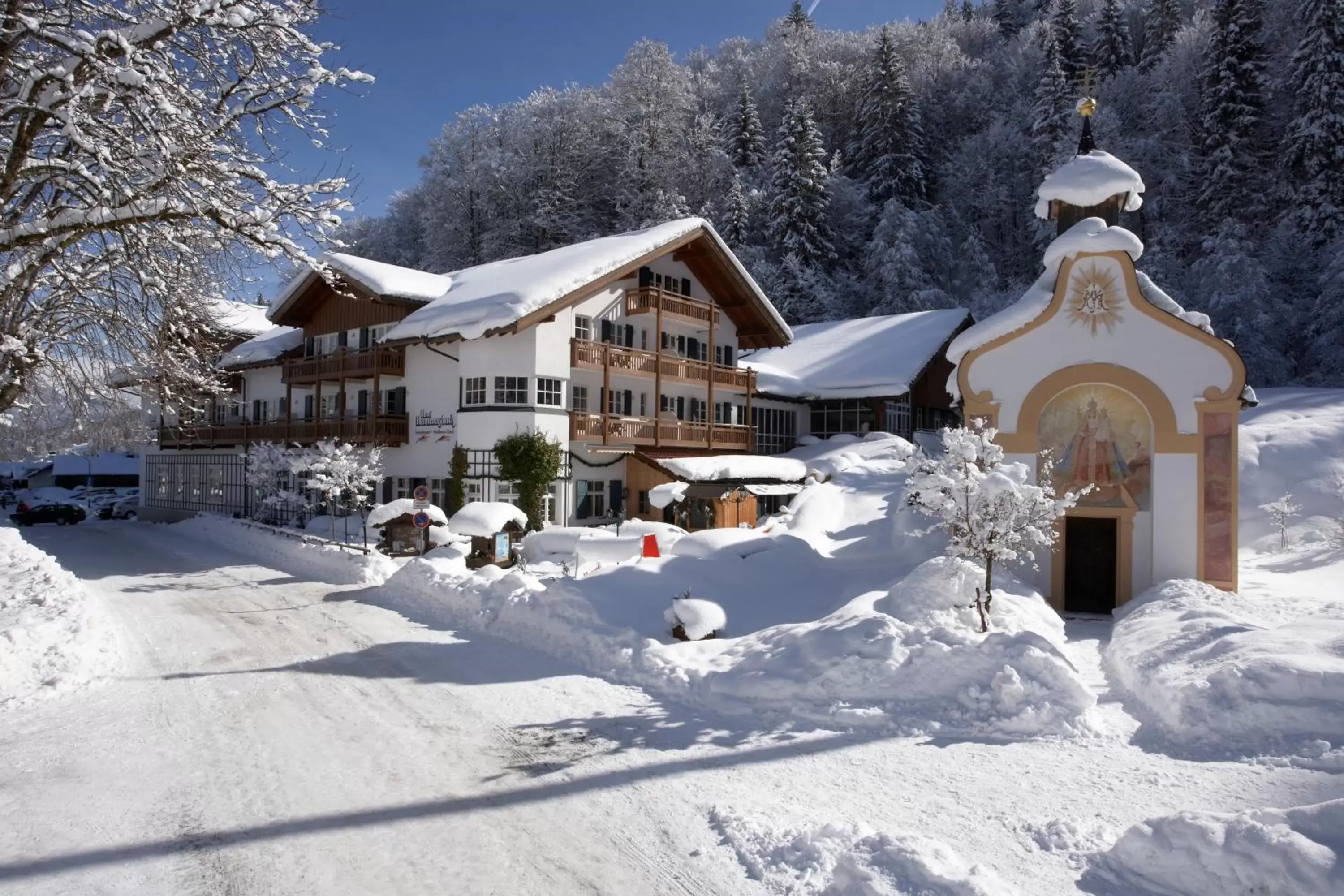 Facade/entrance, Winter in Berghotel Hammersbach