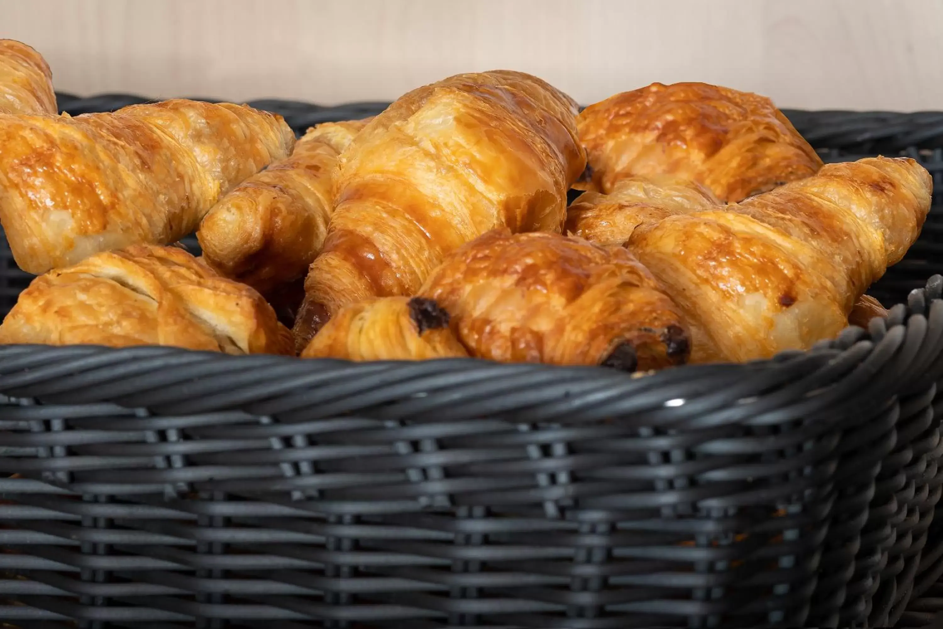 Continental breakfast, Food in the niu Leo