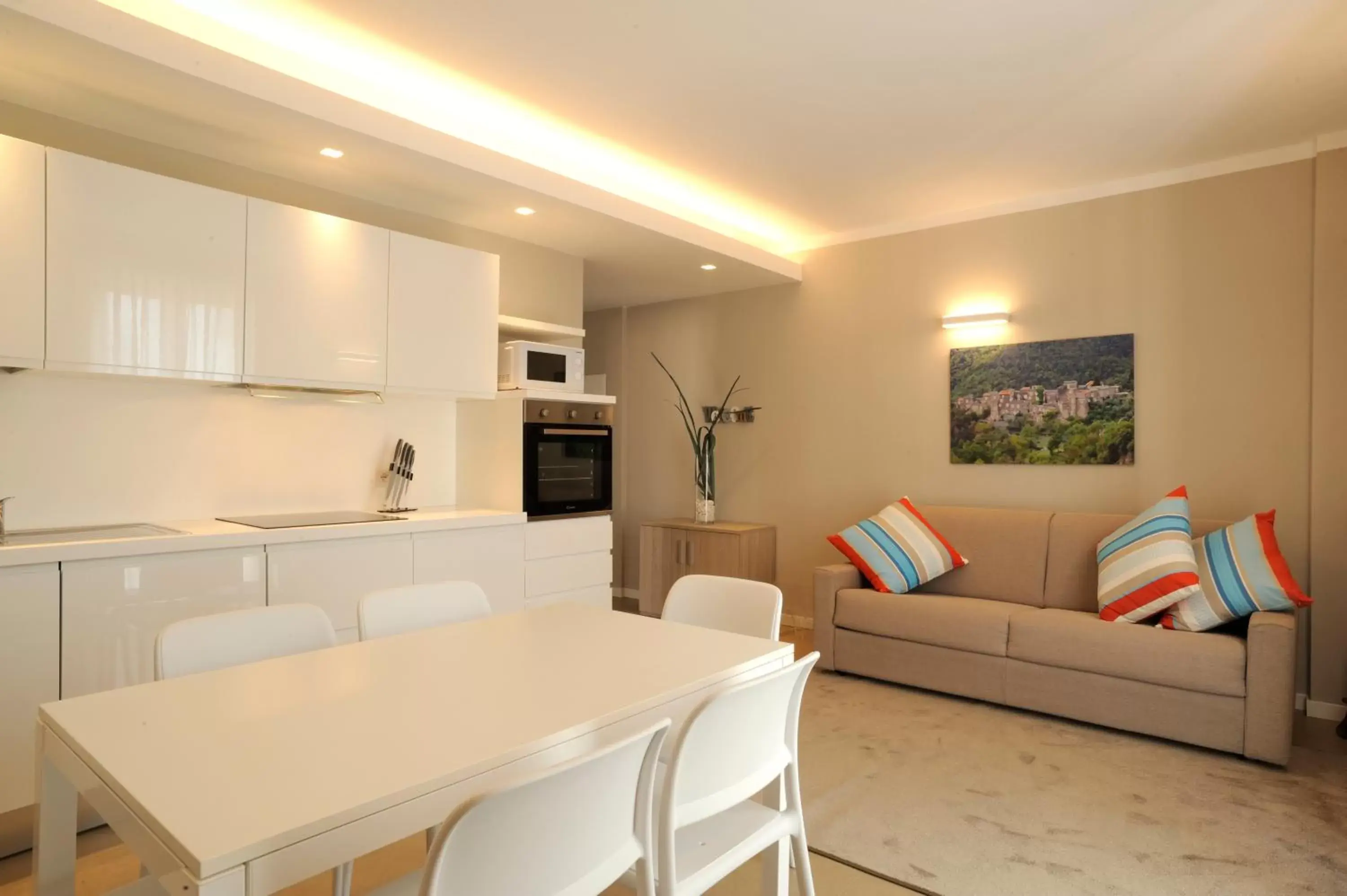Dining area, Kitchen/Kitchenette in Residence San Marco Suites&Apartments Alassio