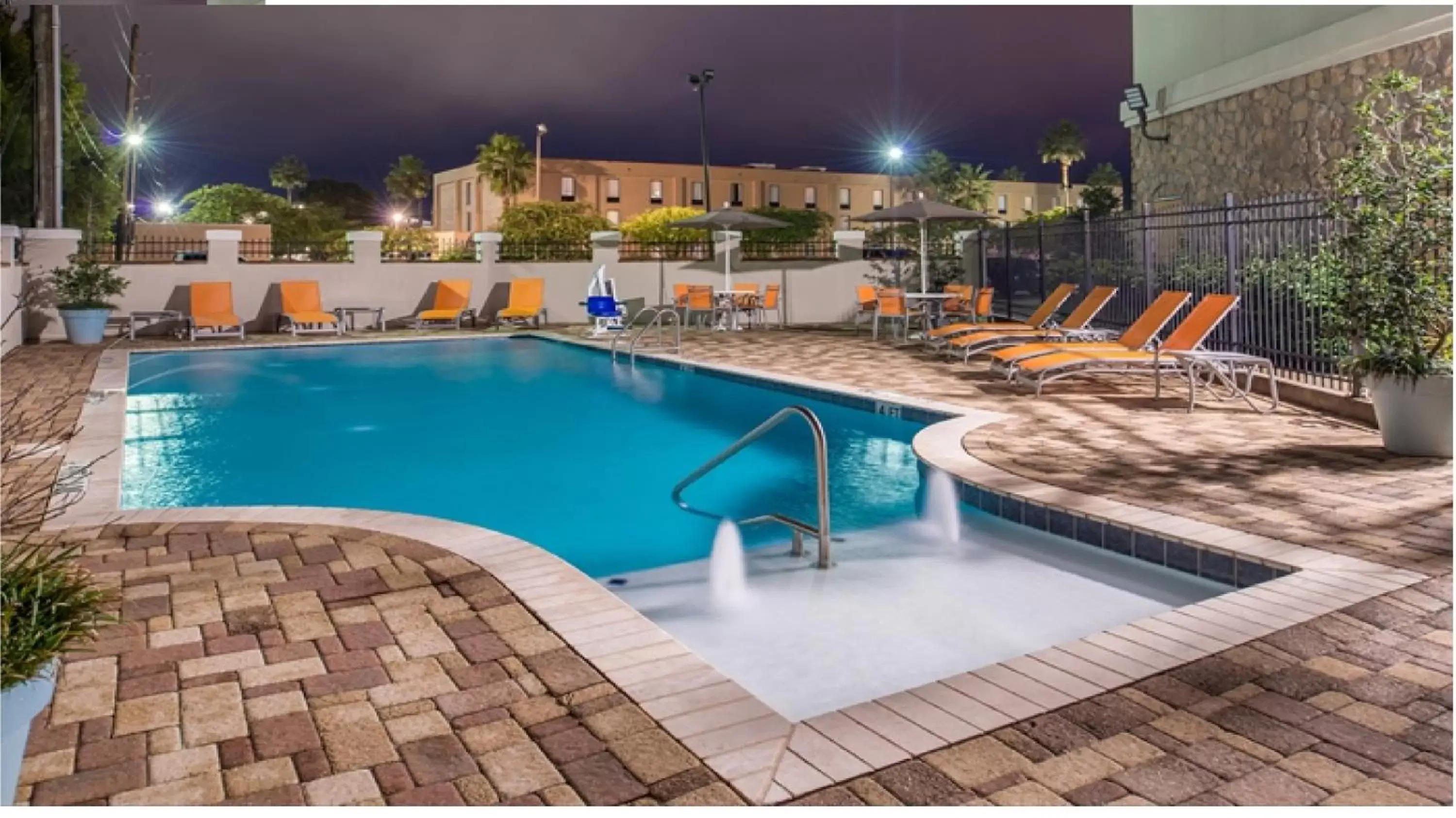 Swimming Pool in Holiday Inn Express Hotel & Suites La Place, an IHG Hotel