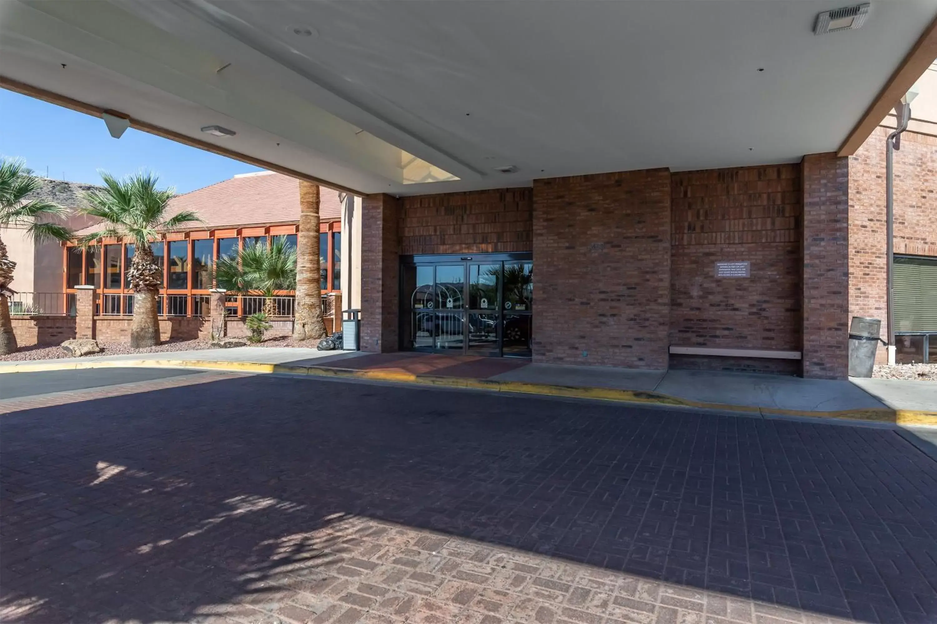 Facade/entrance, Swimming Pool in Red Lion Hotel and Conference Center St. George