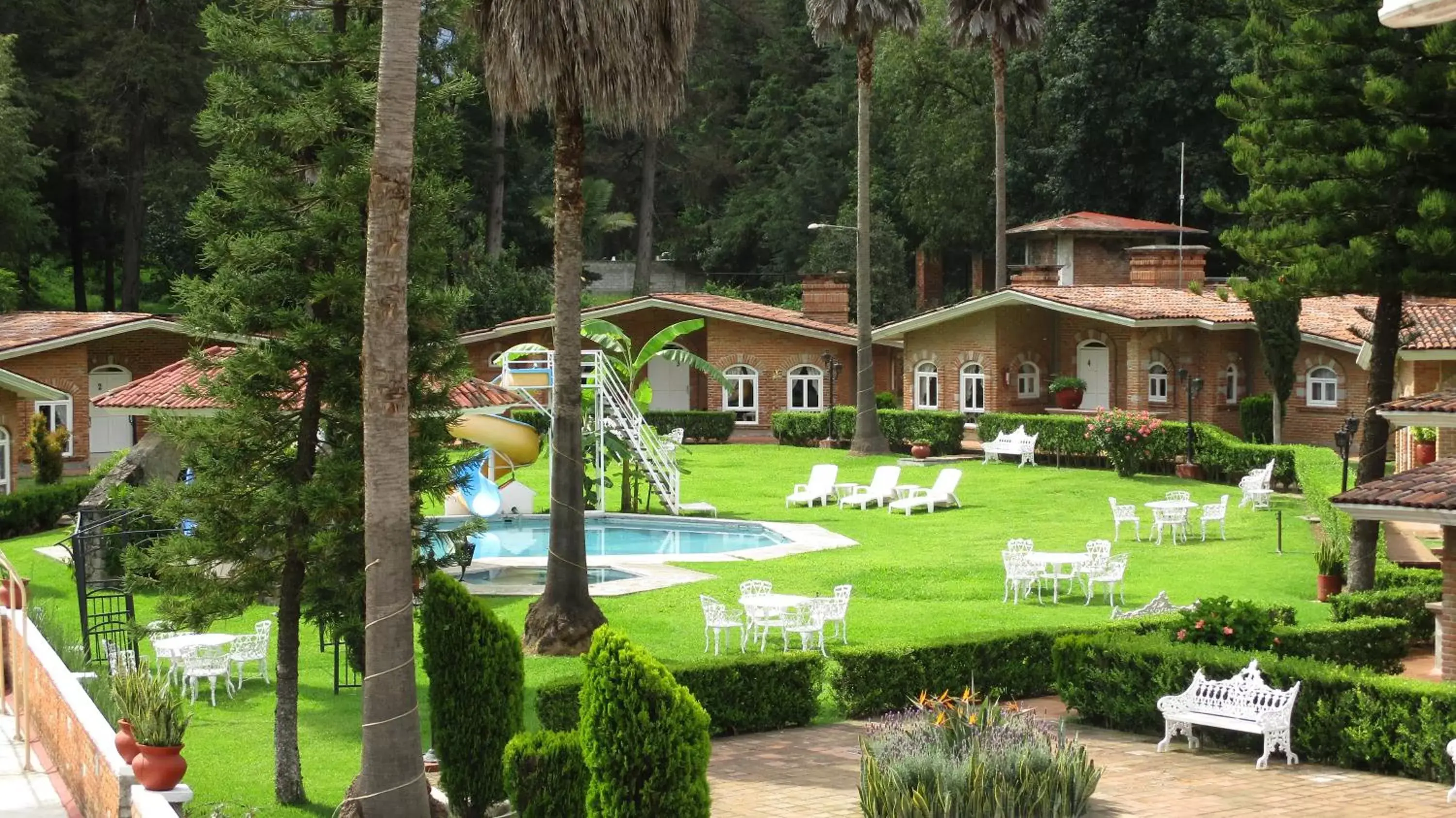 Garden, Pool View in Hotel Villa Monarca Inn