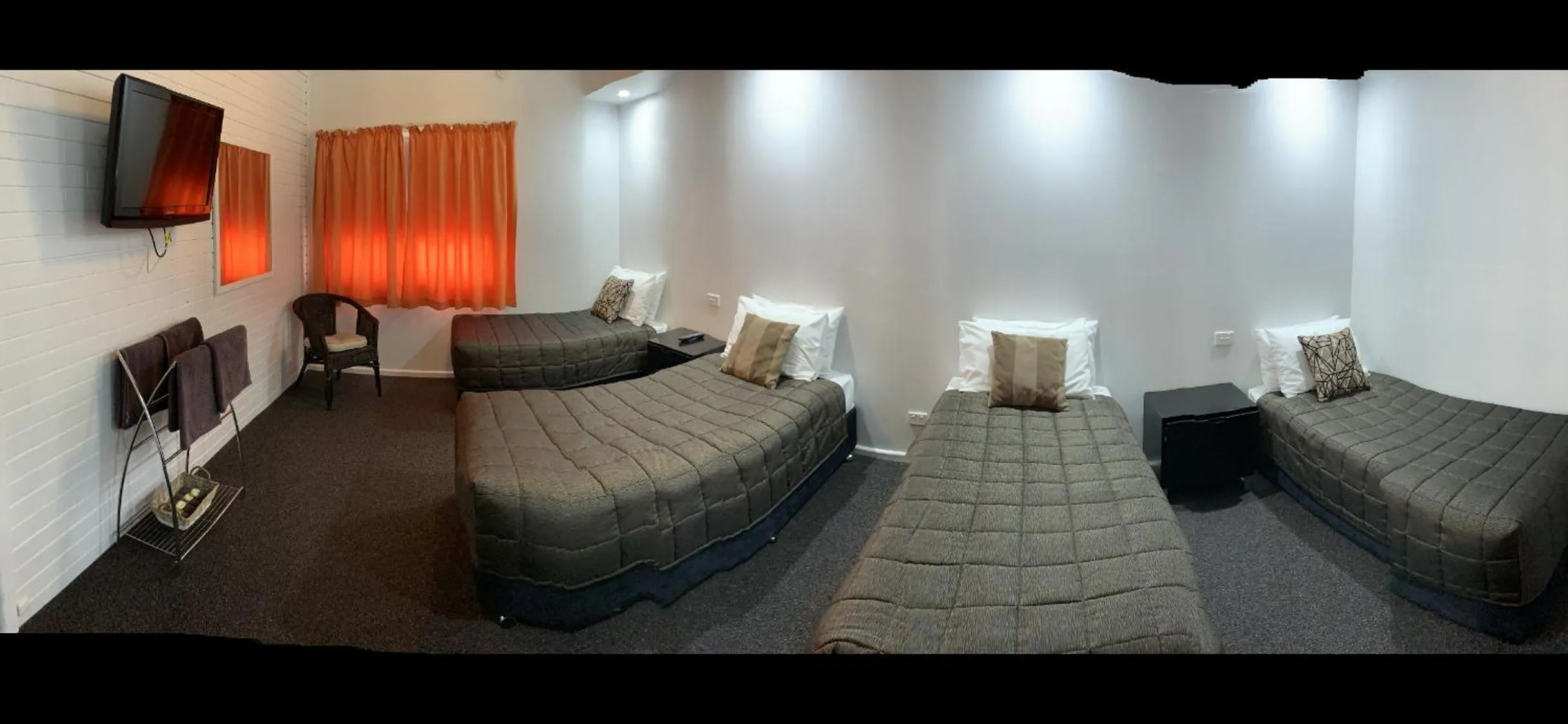 Photo of the whole room, Bed in Orana Windmill Motel