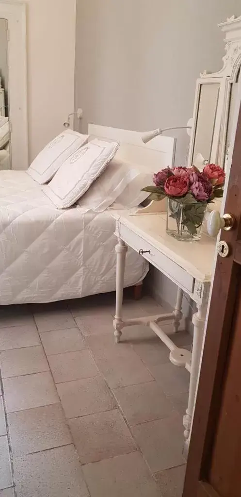Bed in Martucci 83