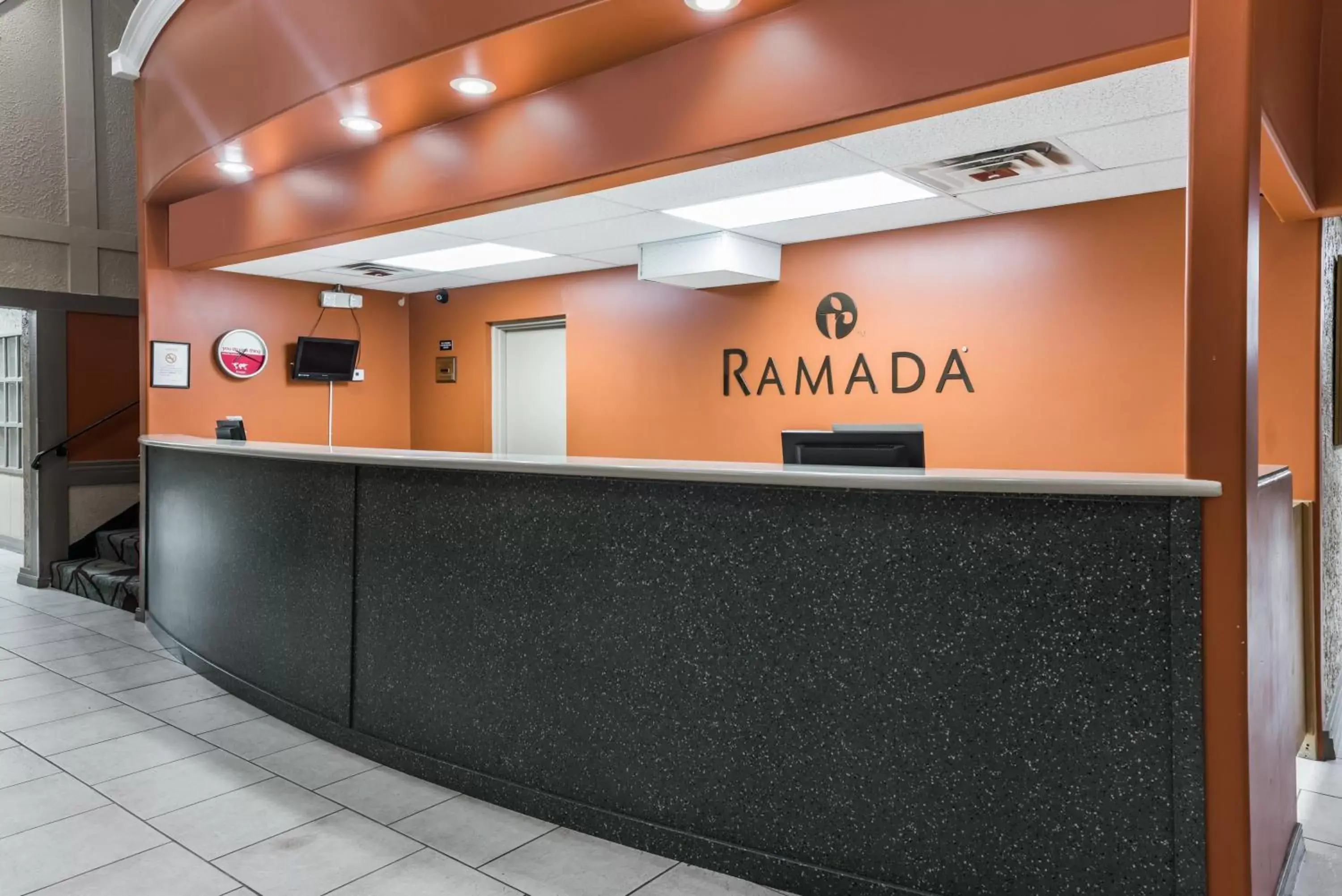 Lobby/Reception in Ramada by Wyndham Mountain Home