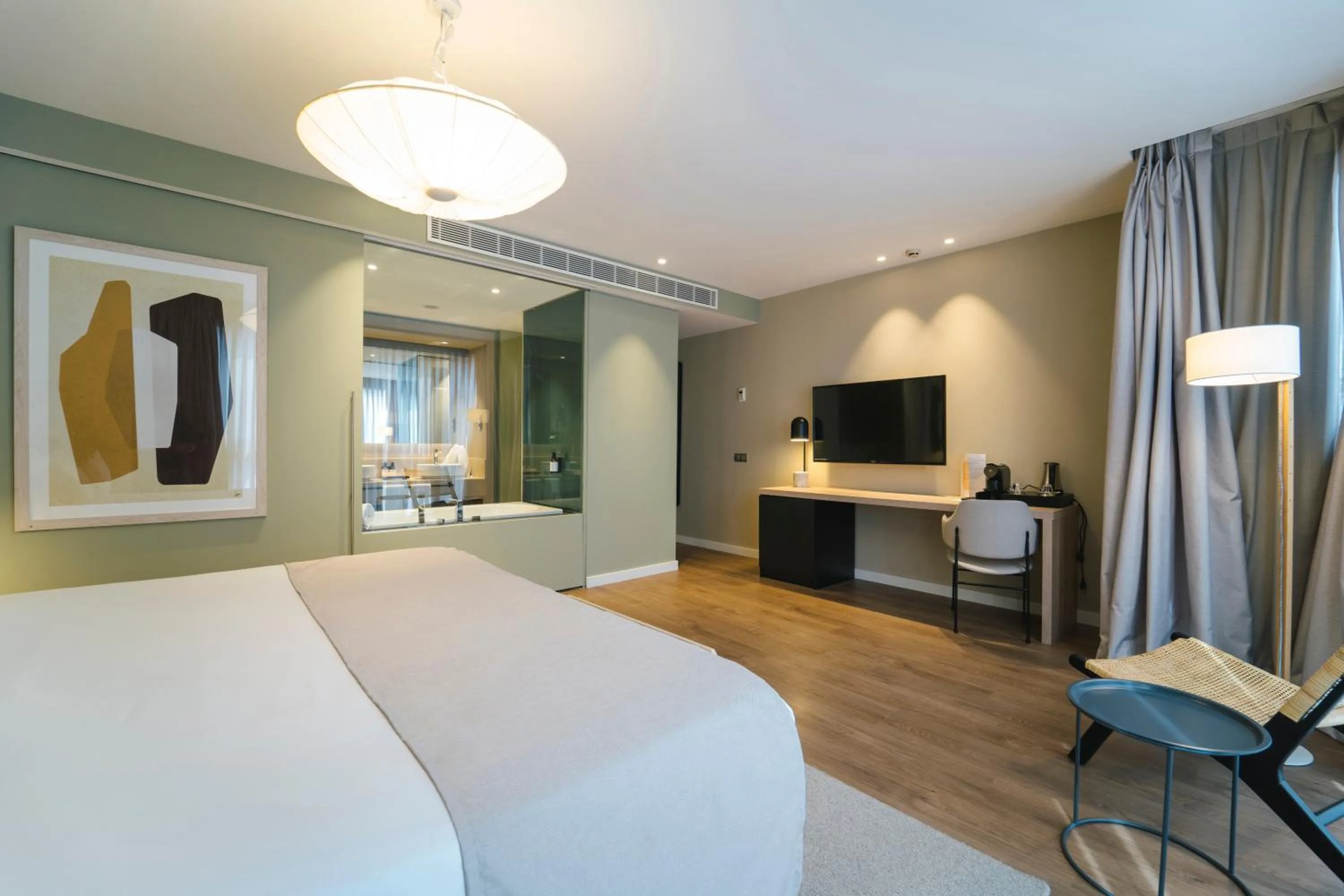 Photo of the whole room, Bed in Barceló Oviedo Cervantes