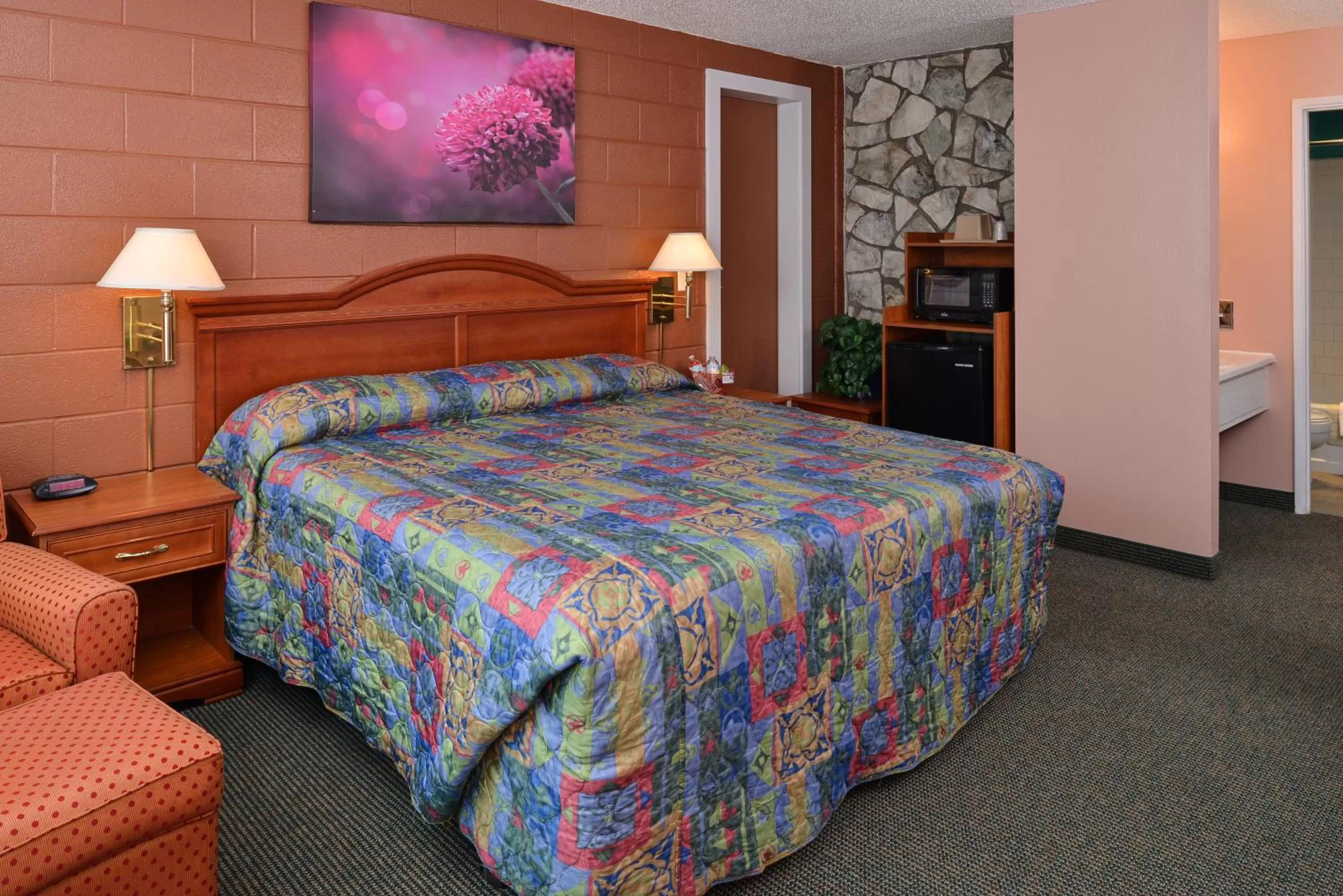Photo of the whole room, Bed in Maverick Motel - Modern Renovated Motel