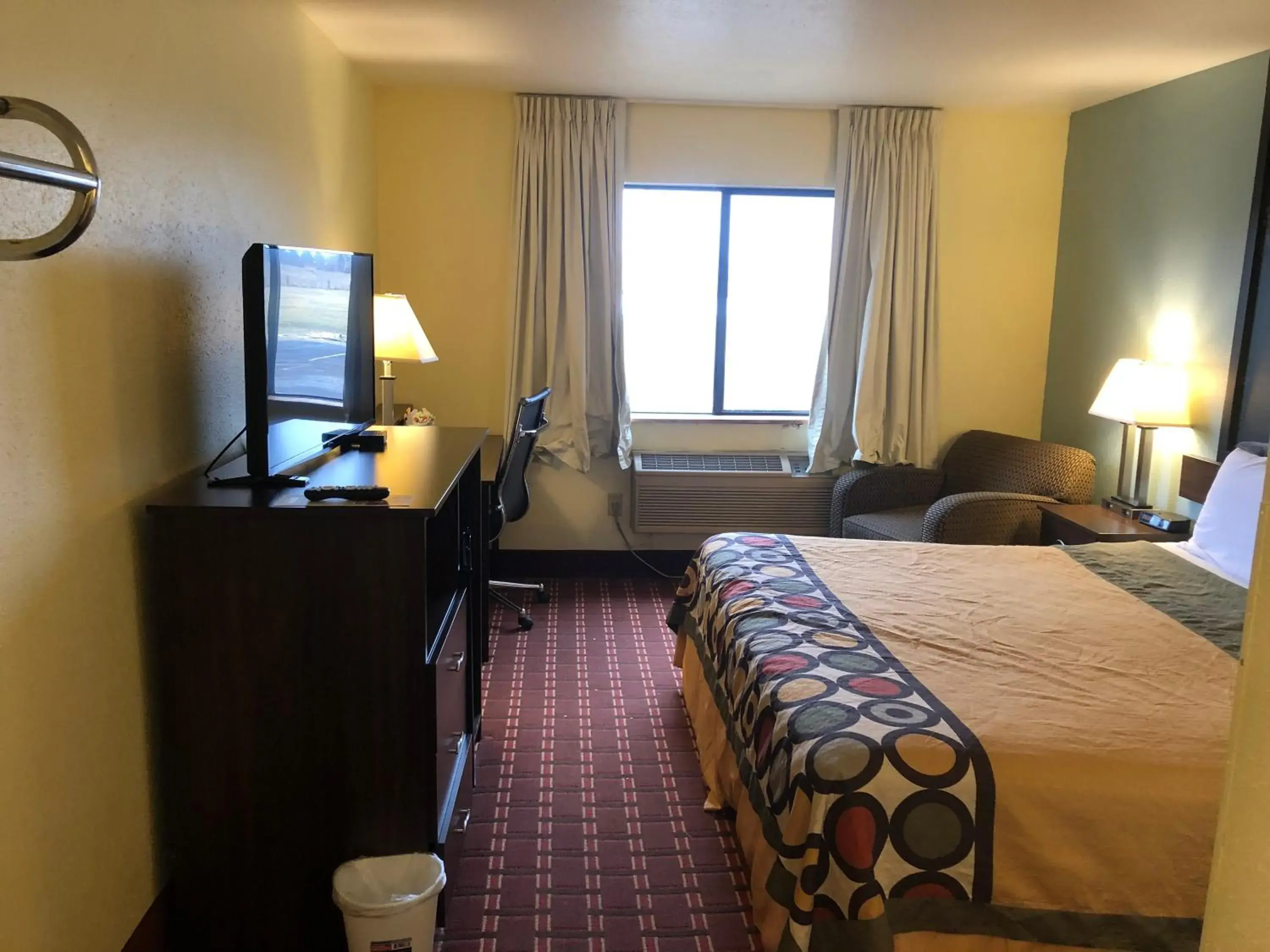 Bed in Super 8 by Wyndham Plover Stevens Point Area Bed in Super 8 by Wyndham Plover Stevens Point Area