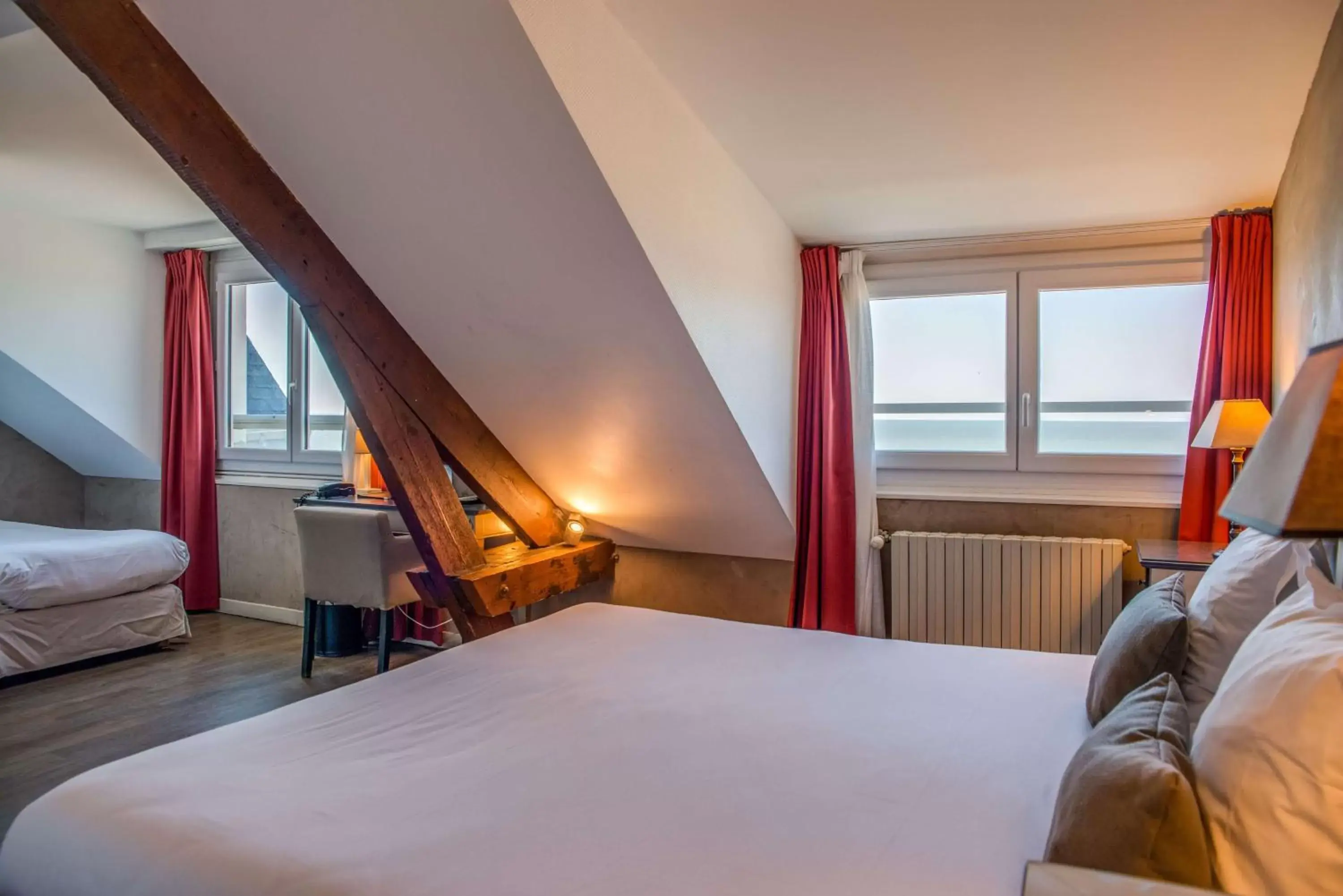 View (from property/room), Bed in Best Western Hotel De La Plage Saint Marc sur Mer