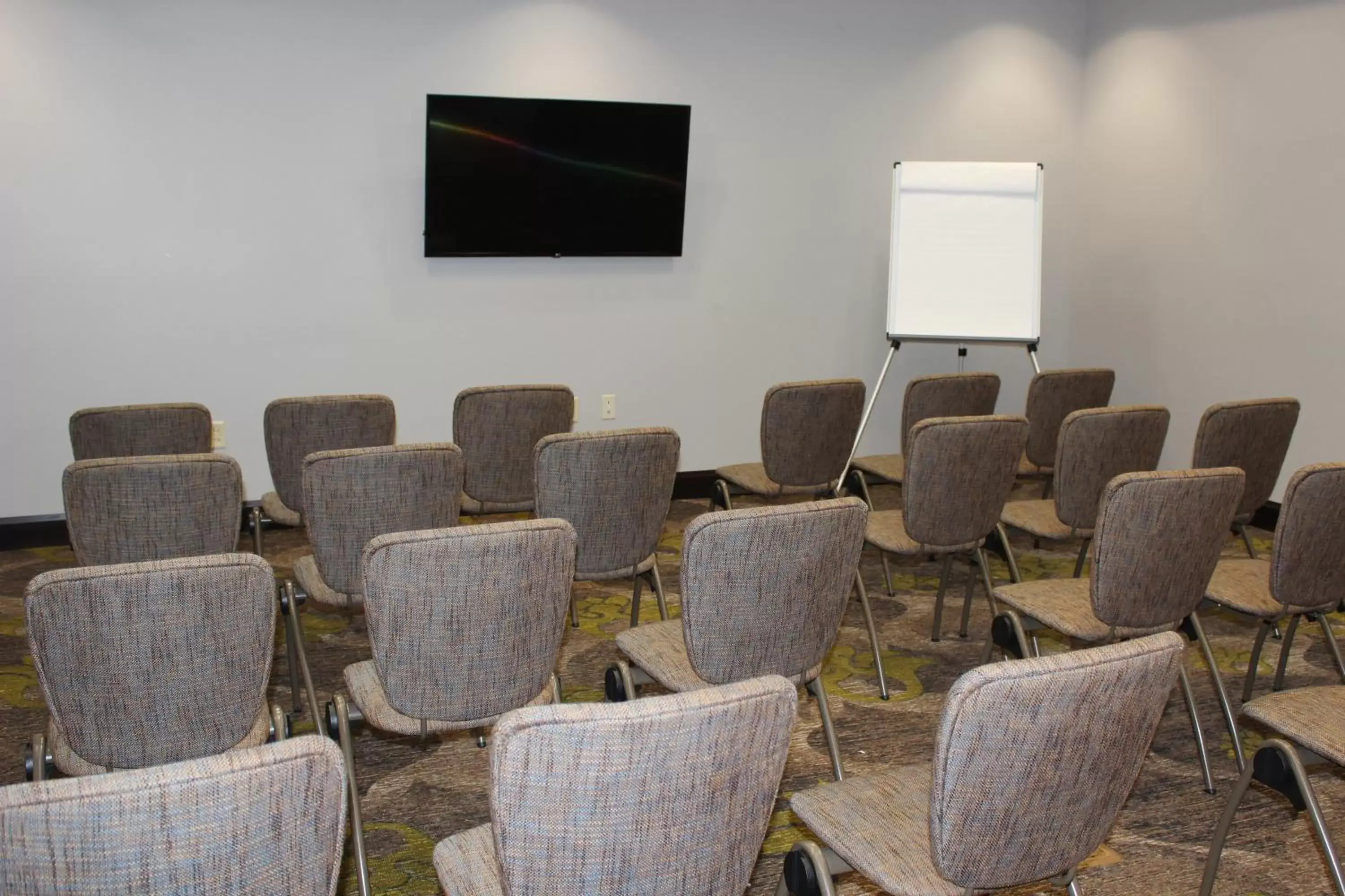 Meeting/conference room, TV/Entertainment Center in Staybridge Suites Miamisburg, an IHG Hotel