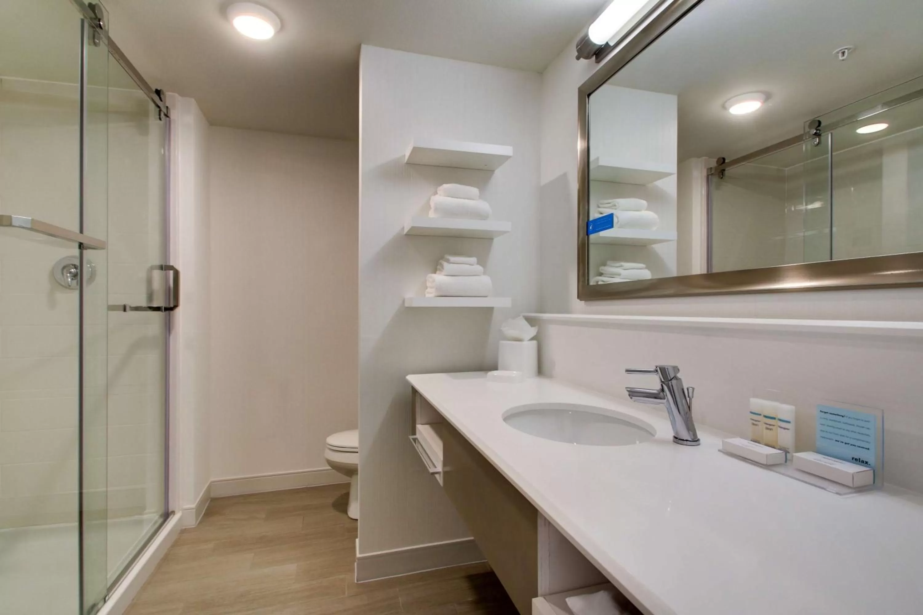 Bathroom in Hampton Inn & Suites Milwaukee West