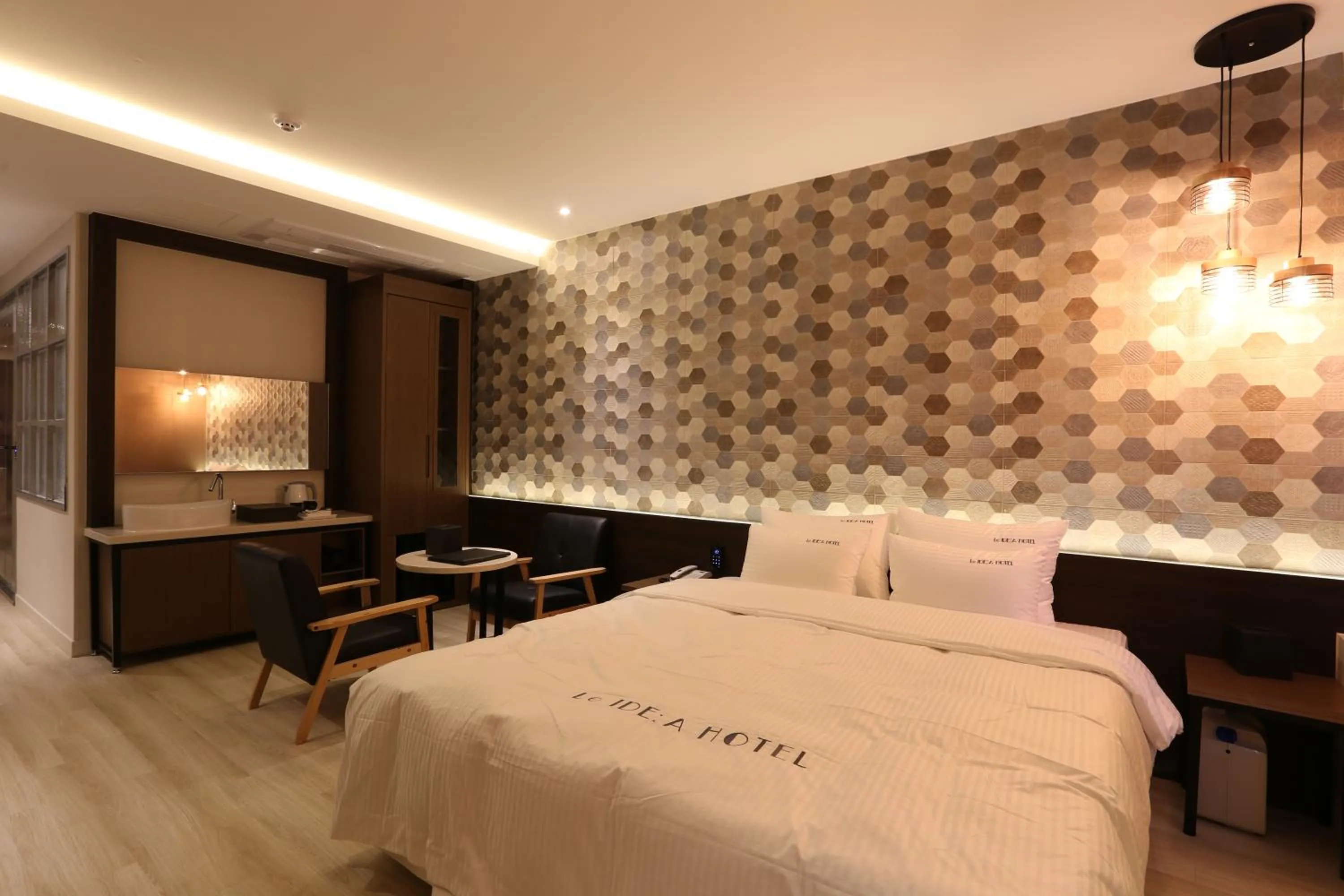 Decorative detail, Bed in Le Idea Hotel Busan Station