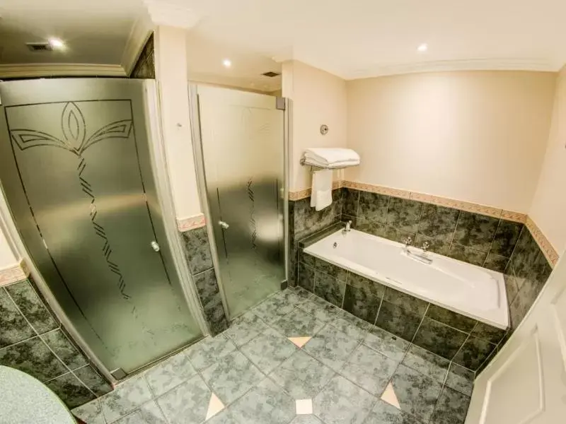 Bathroom in Courtyard Hotel Port Elizabeth