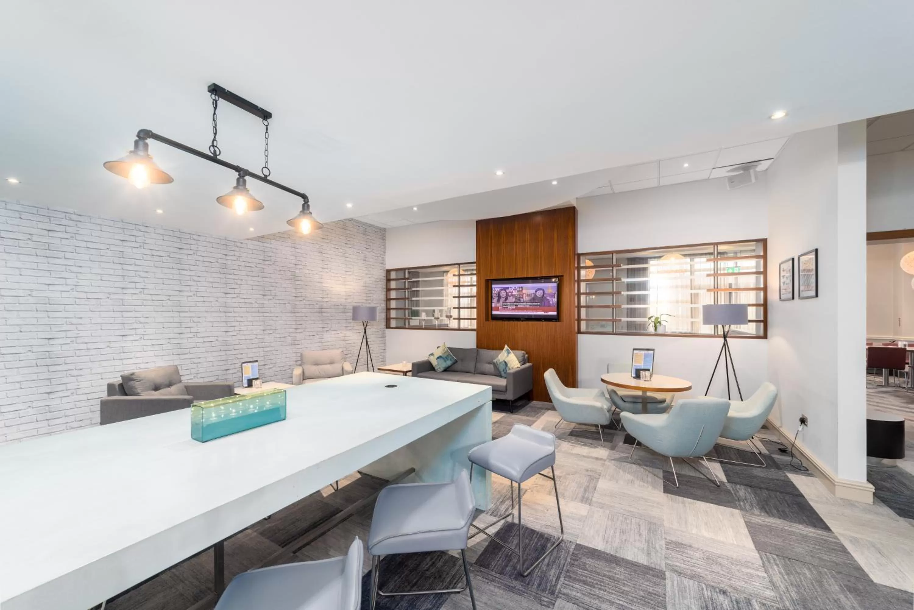 Lounge or bar in Novotel Southampton