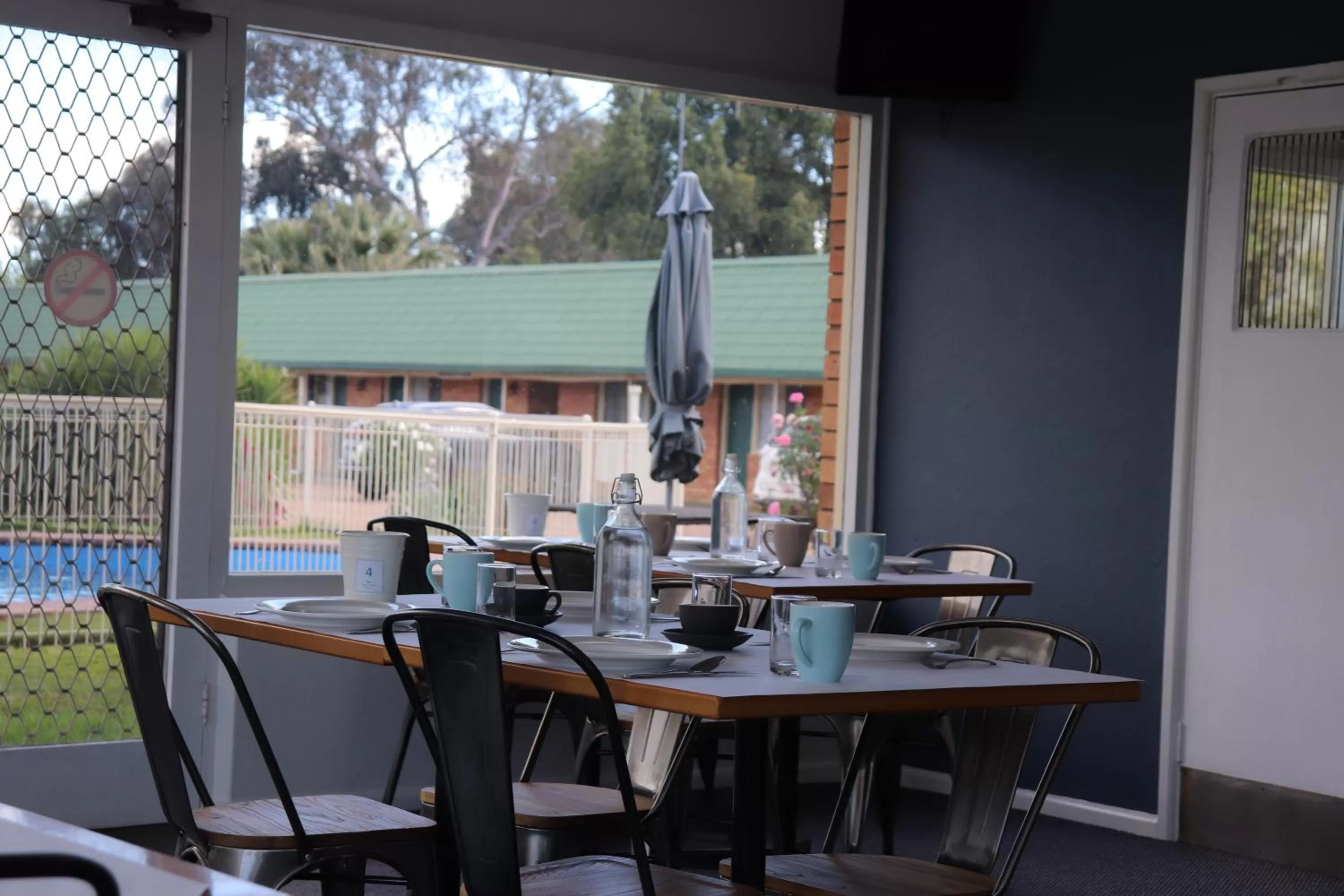 Breakfast in Bridge Motel Wellington