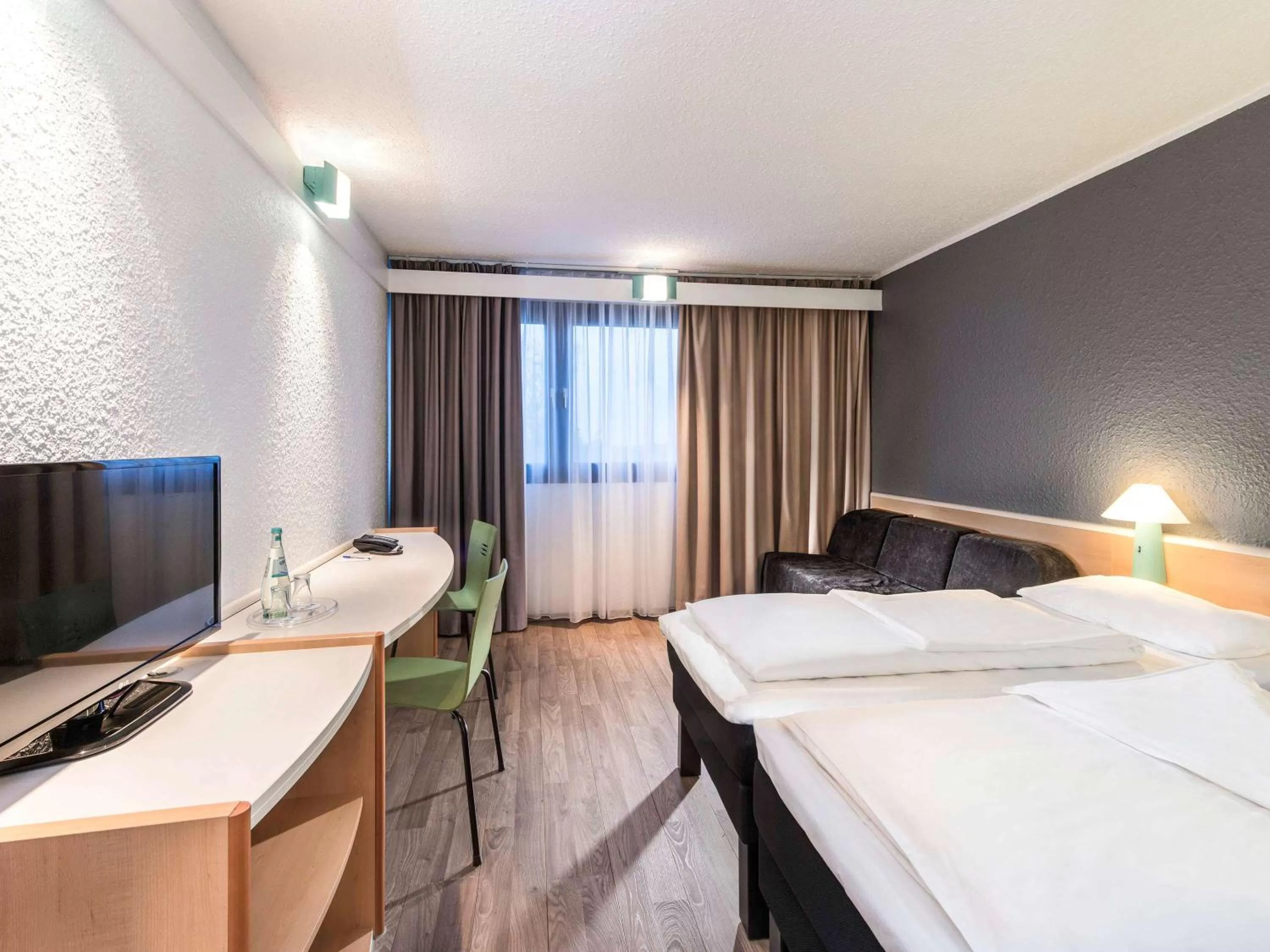 Photo of the whole room in ibis Dortmund West