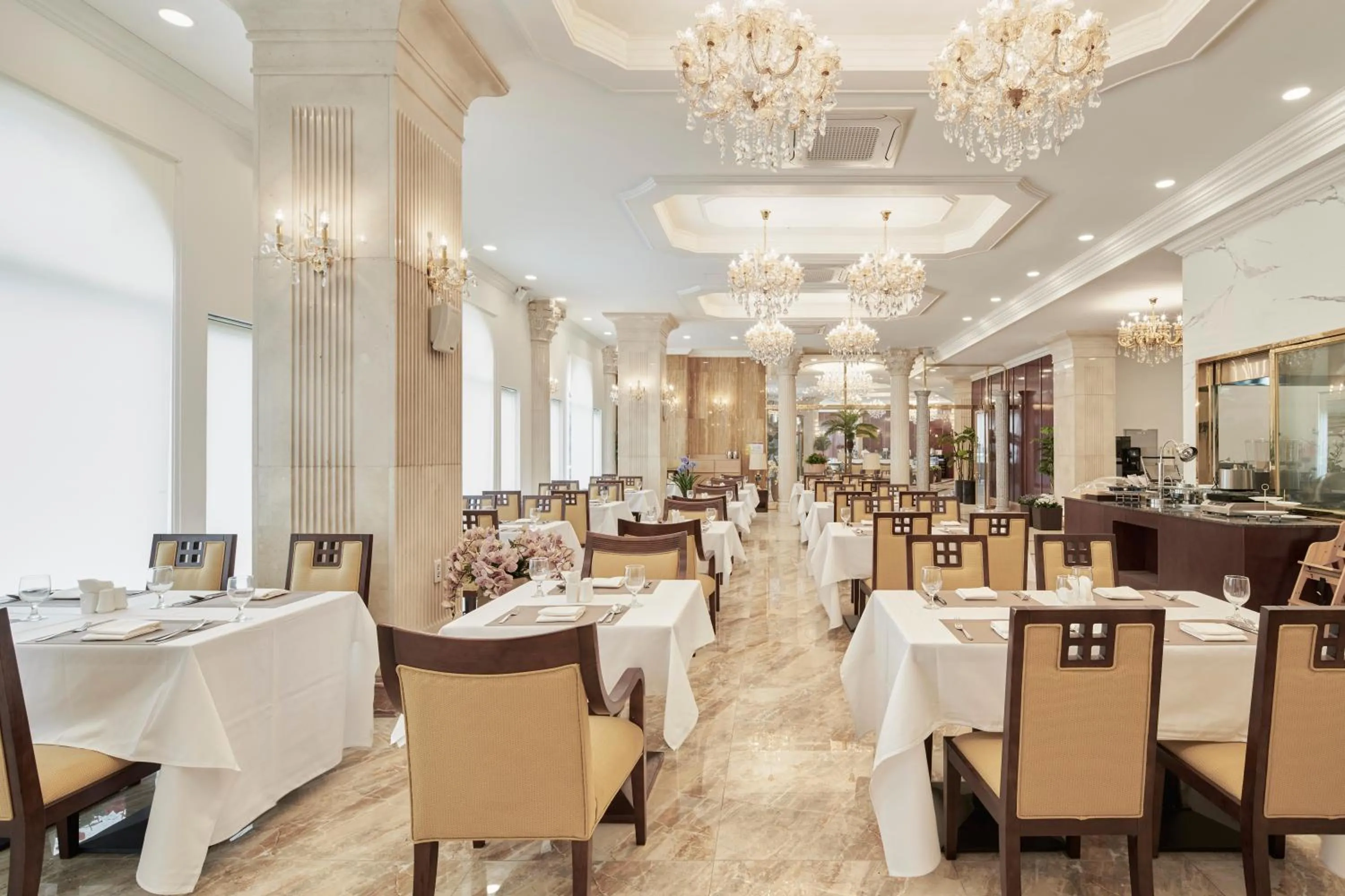 Breakfast in GoldOne Hotel & Suites