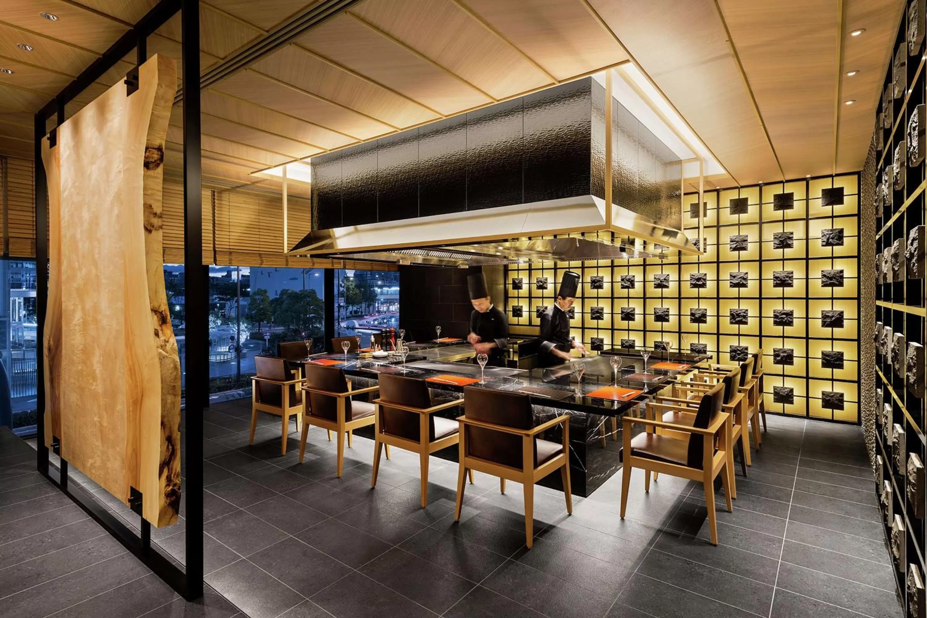 Restaurant/places to eat in Hilton Osaka Hotel