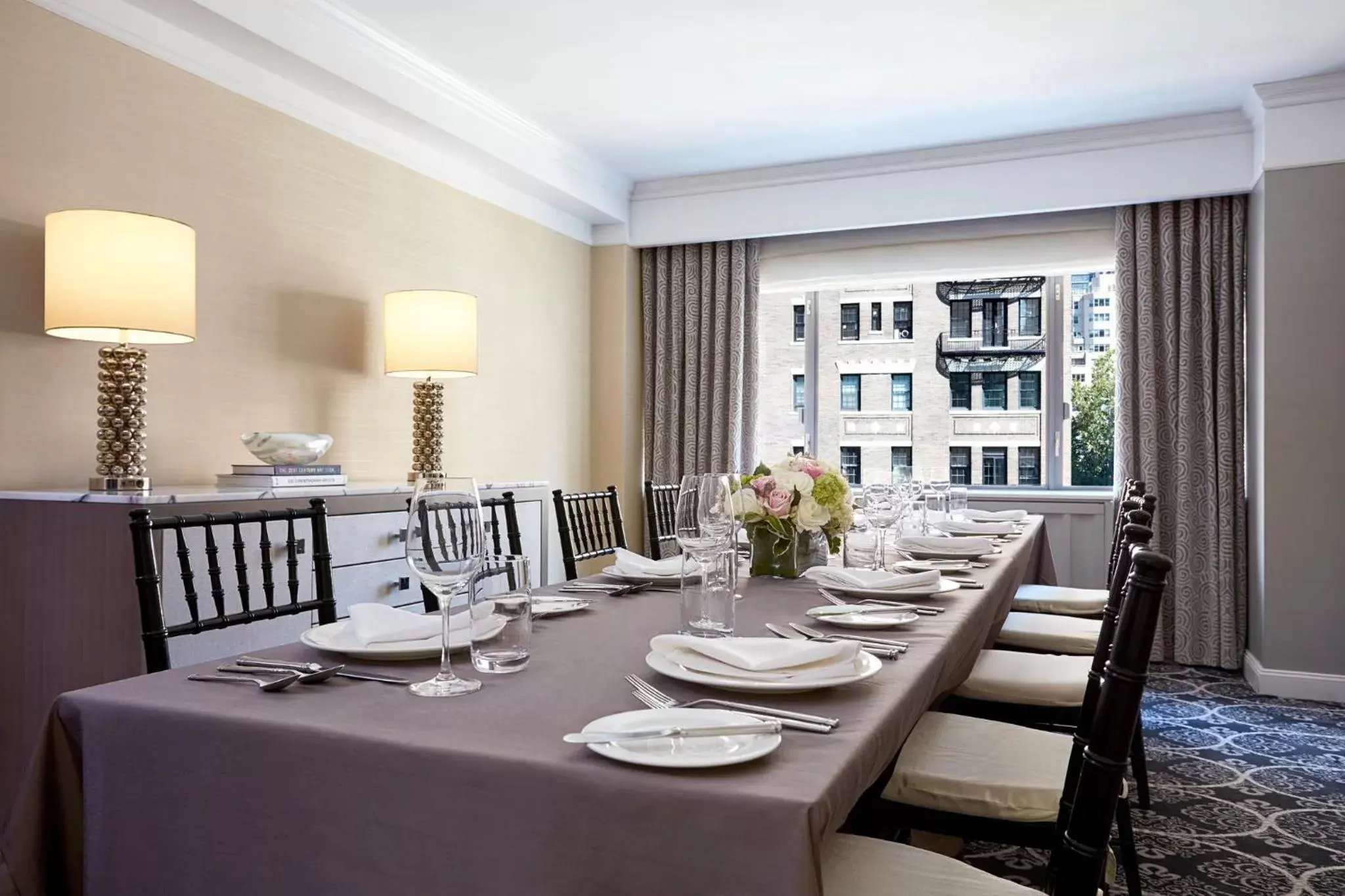 Meeting/conference room, Restaurant/Places to Eat in Loews Regency New York Hotel