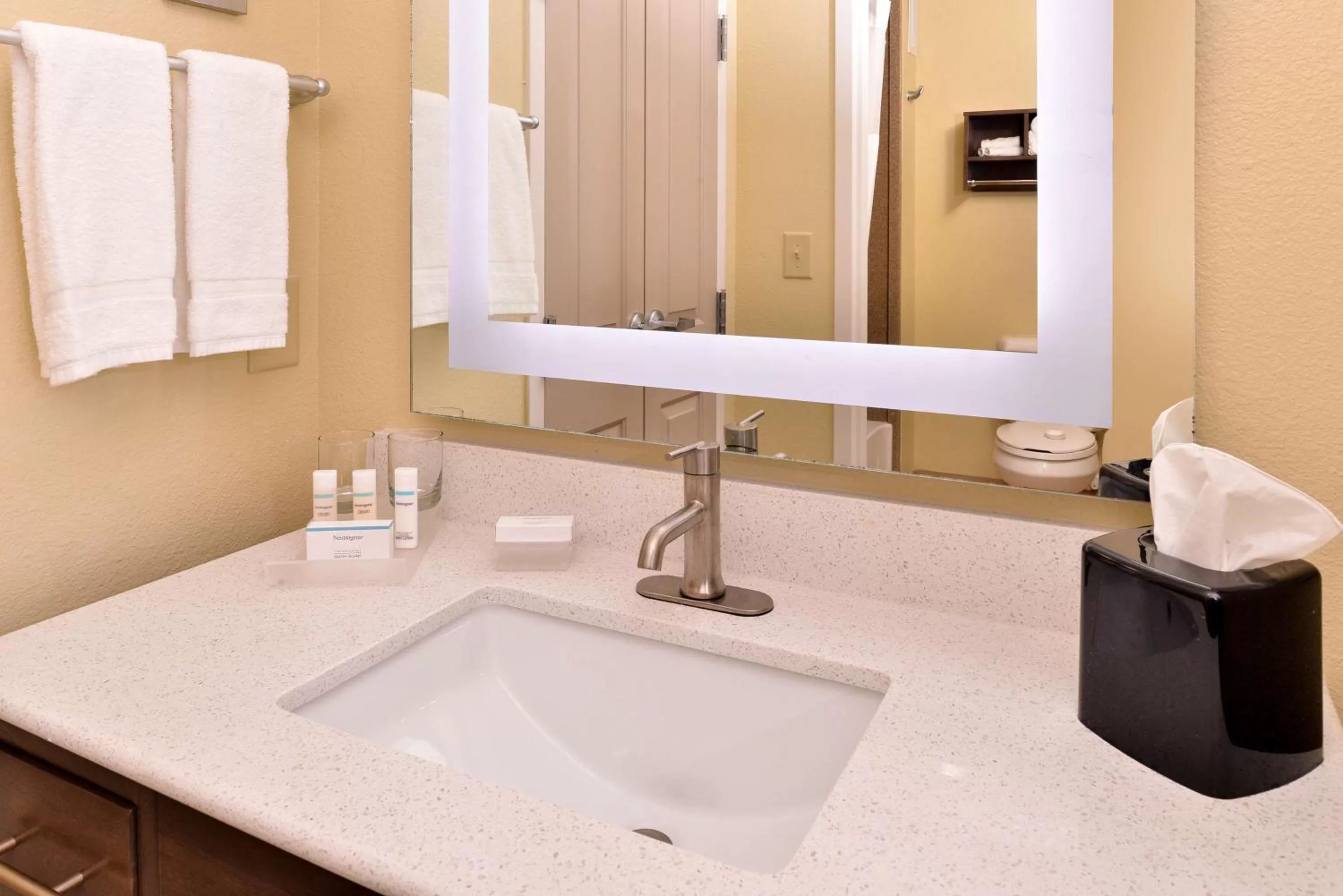 Bathroom in Homewood Suites by Hilton Houma