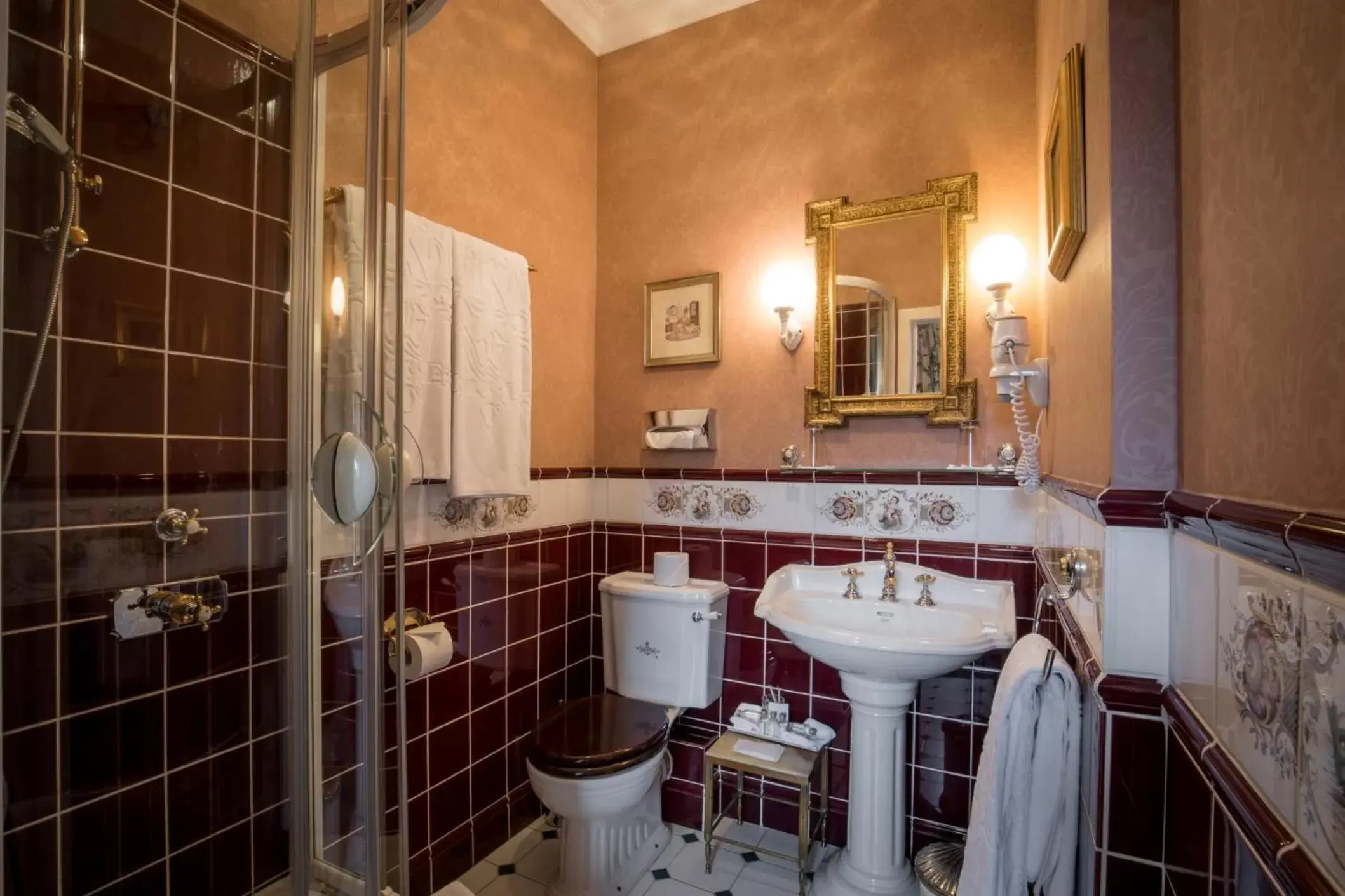 Shower, Bathroom in Hotel Belle Epoque