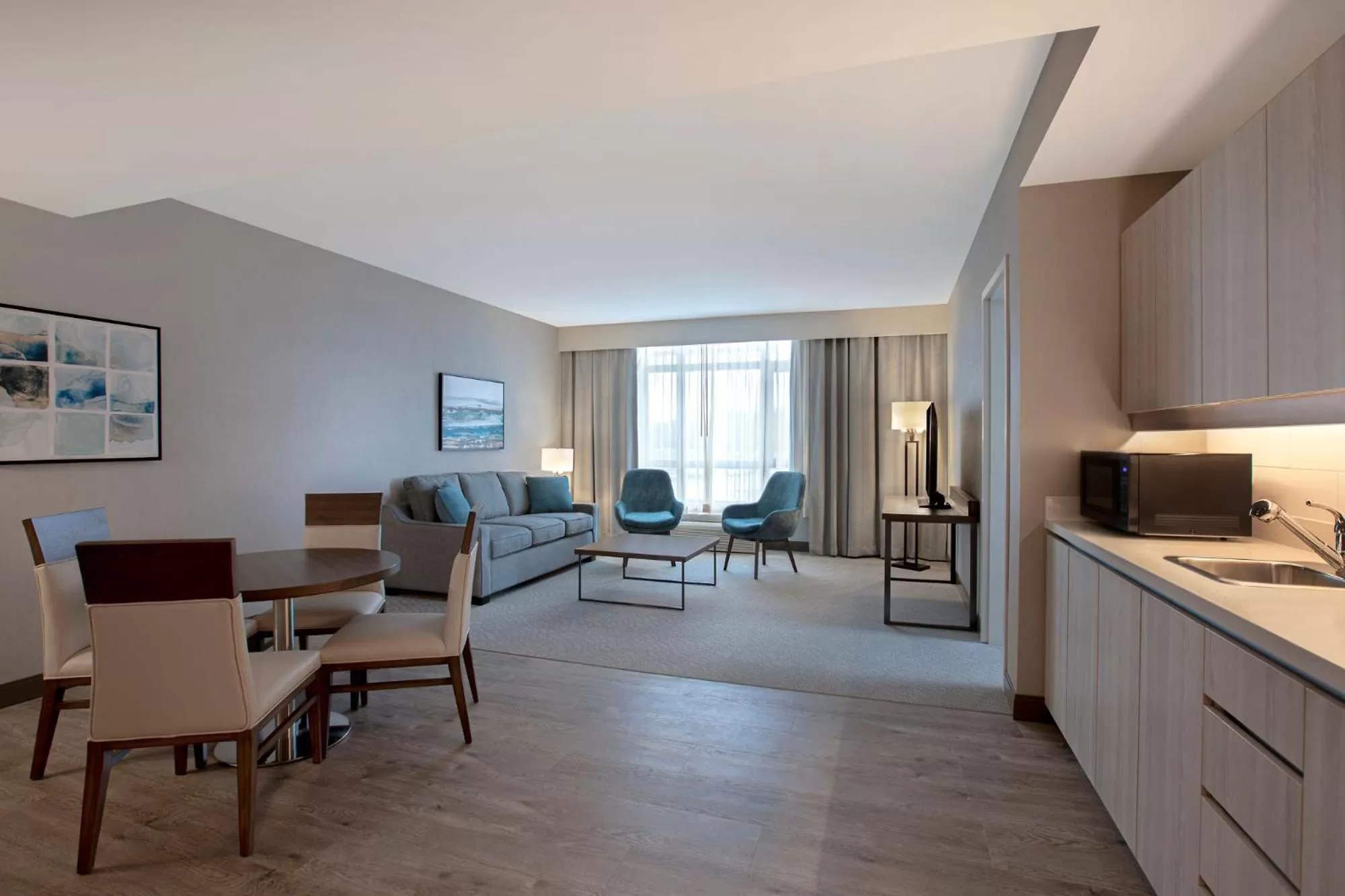 TV and multimedia in Great Blue Heron Hotel