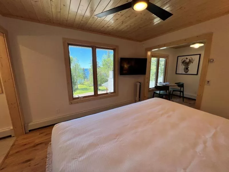 Double Room in Thomsonite Inn on Lake Superior