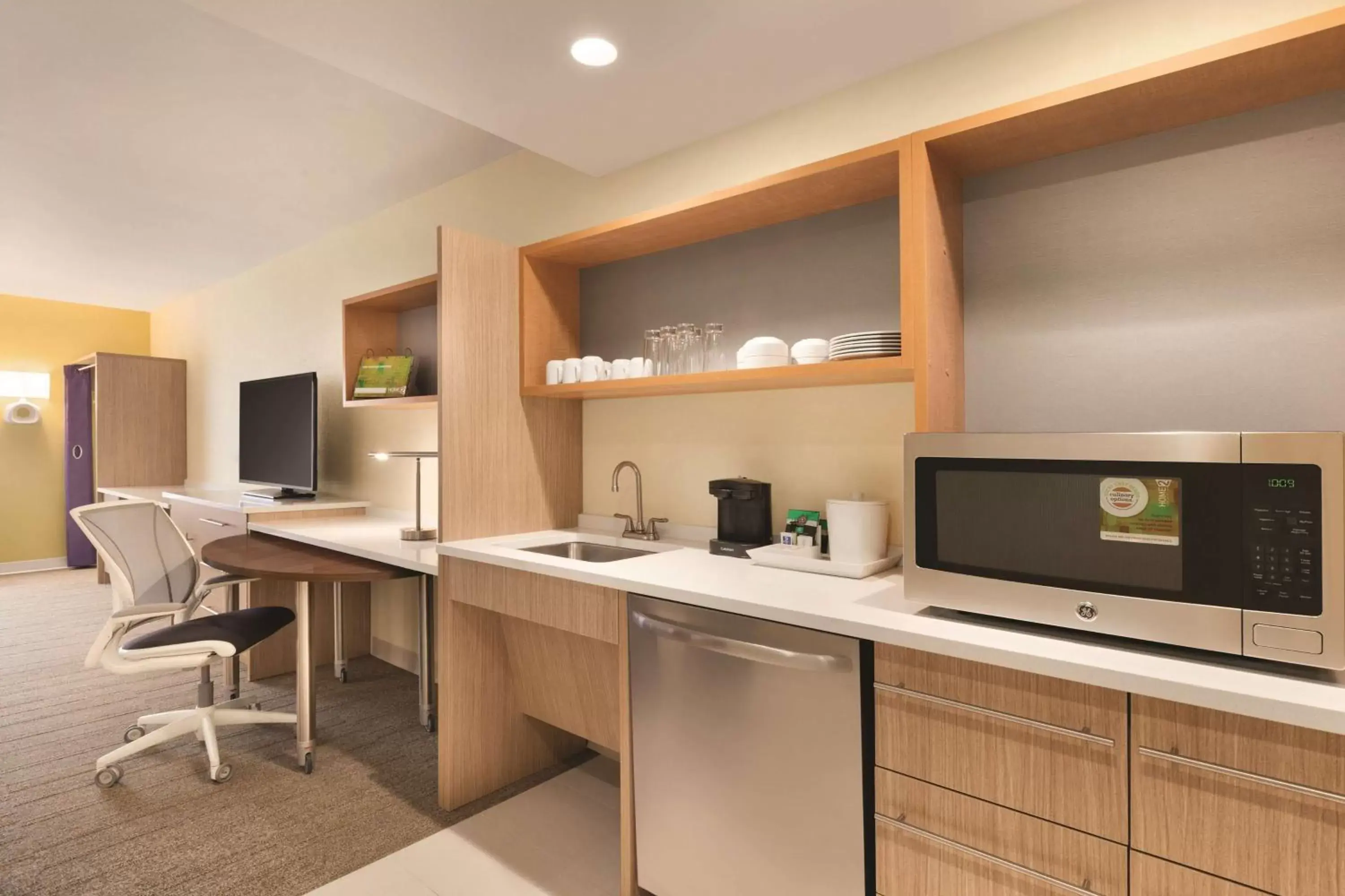 Bedroom, TV/Entertainment Center in Home2 Suites By Hilton Phoenix-Tempe University Research Park