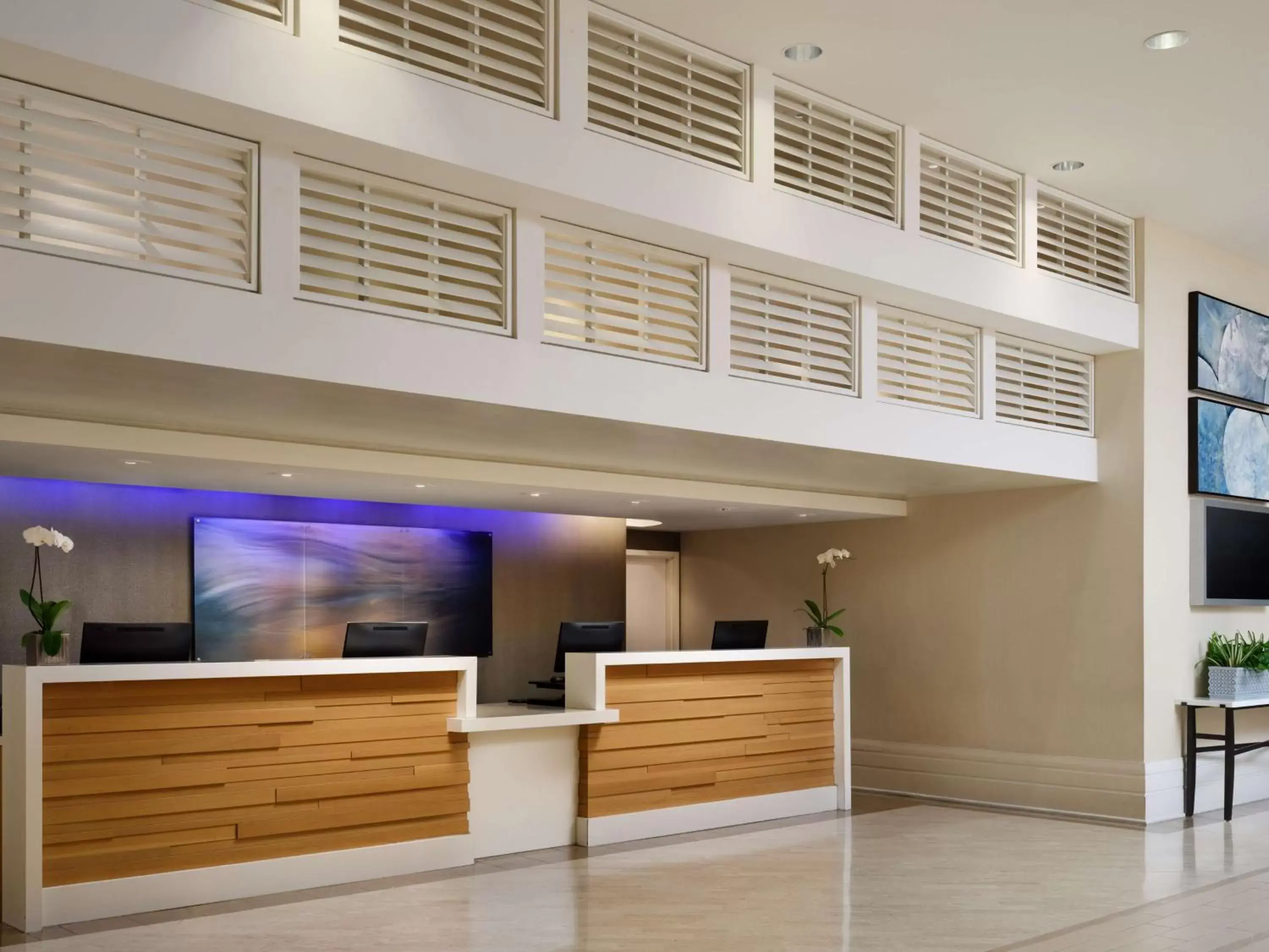 Lobby or reception in Sonesta Redondo Beach and Marina